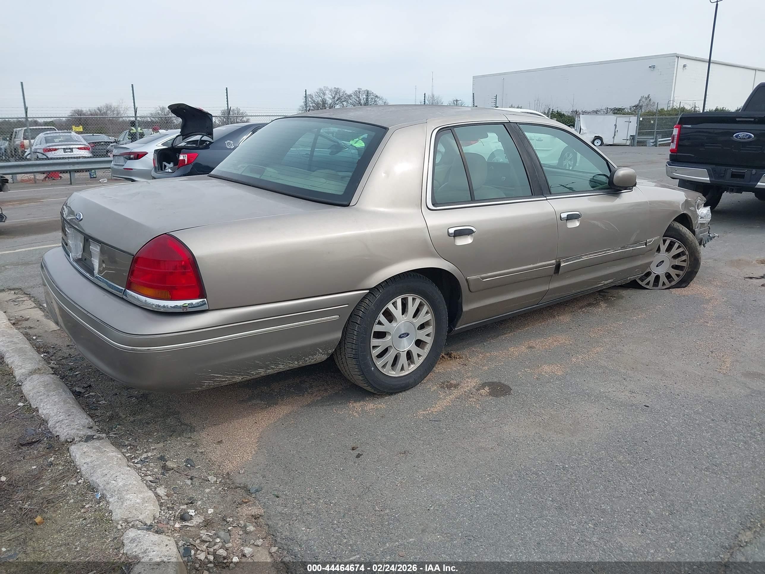 FORD CROWN image 4