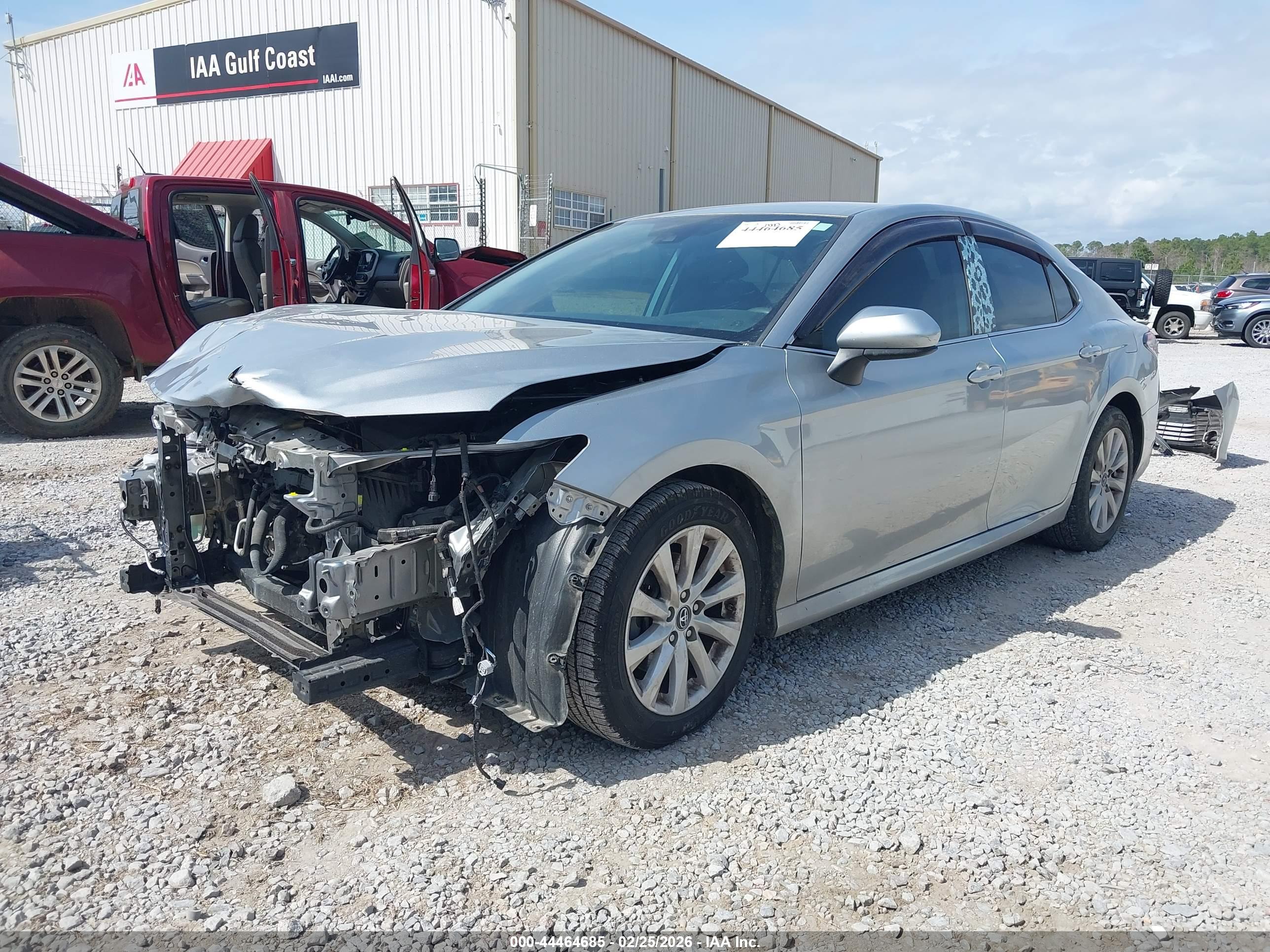 TOYOTA CAMRY image 2