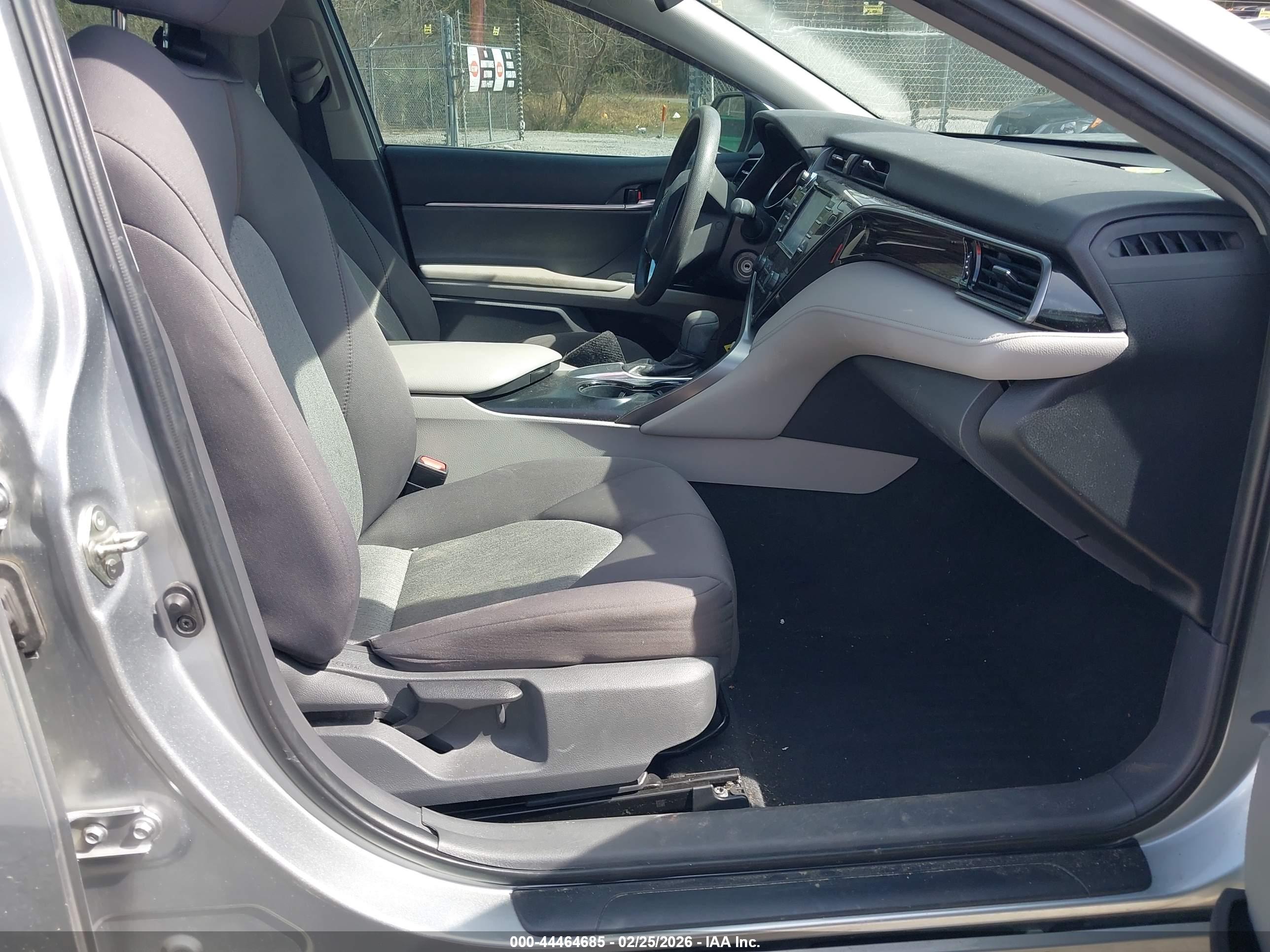 TOYOTA CAMRY image 5