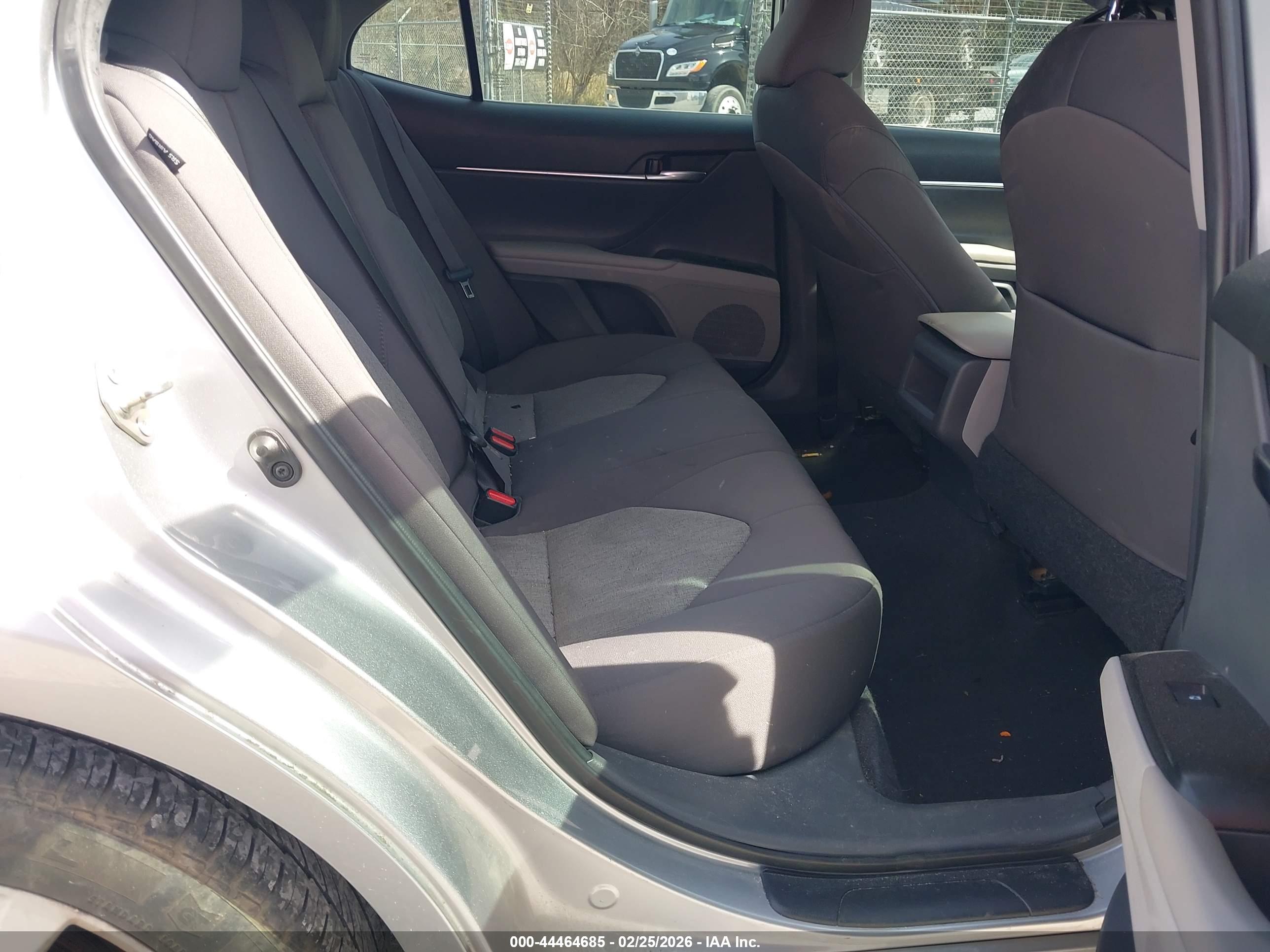 TOYOTA CAMRY image 8