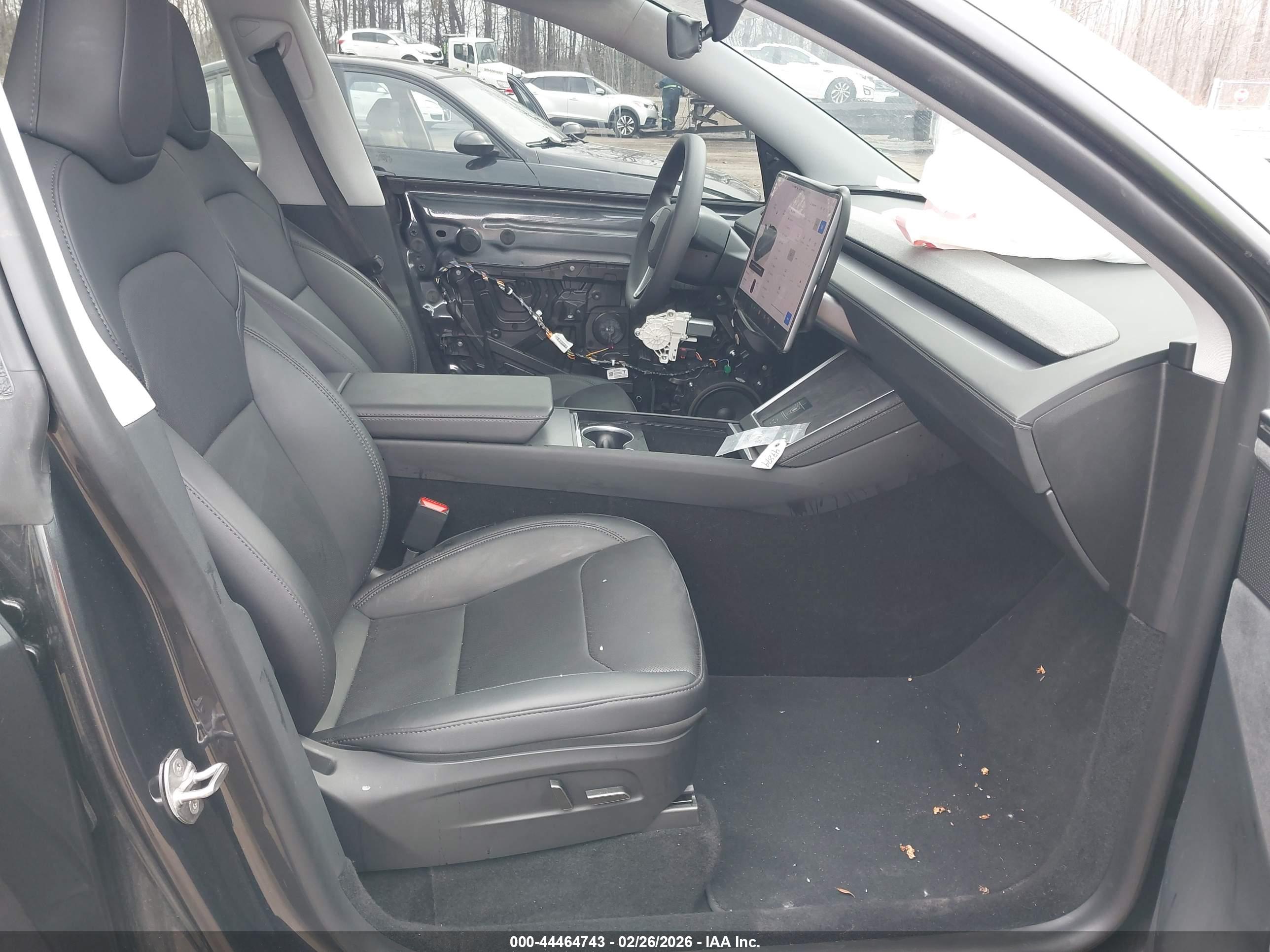 TESLA MODEL image 5