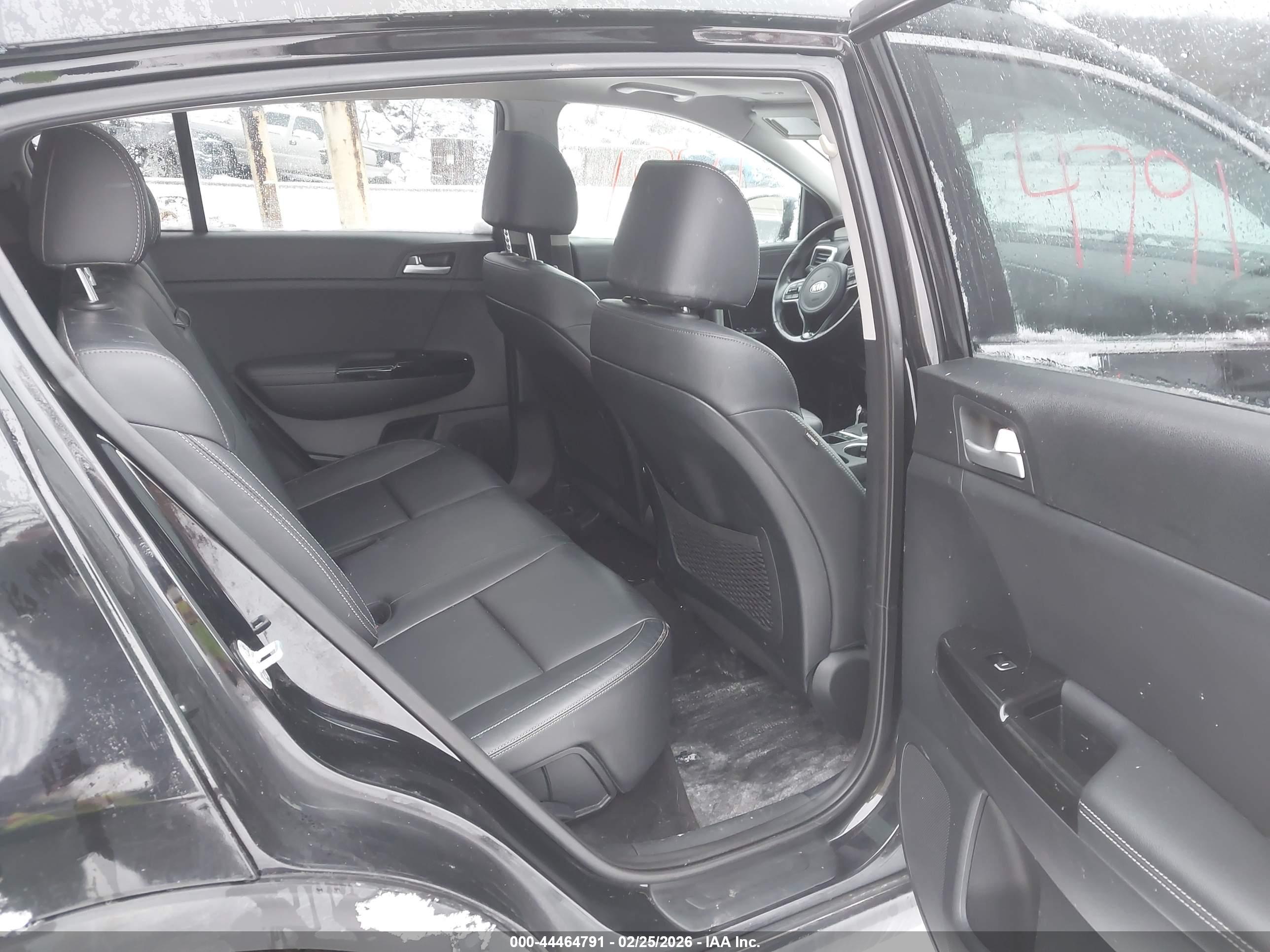 KIA SPORTAGE image 8