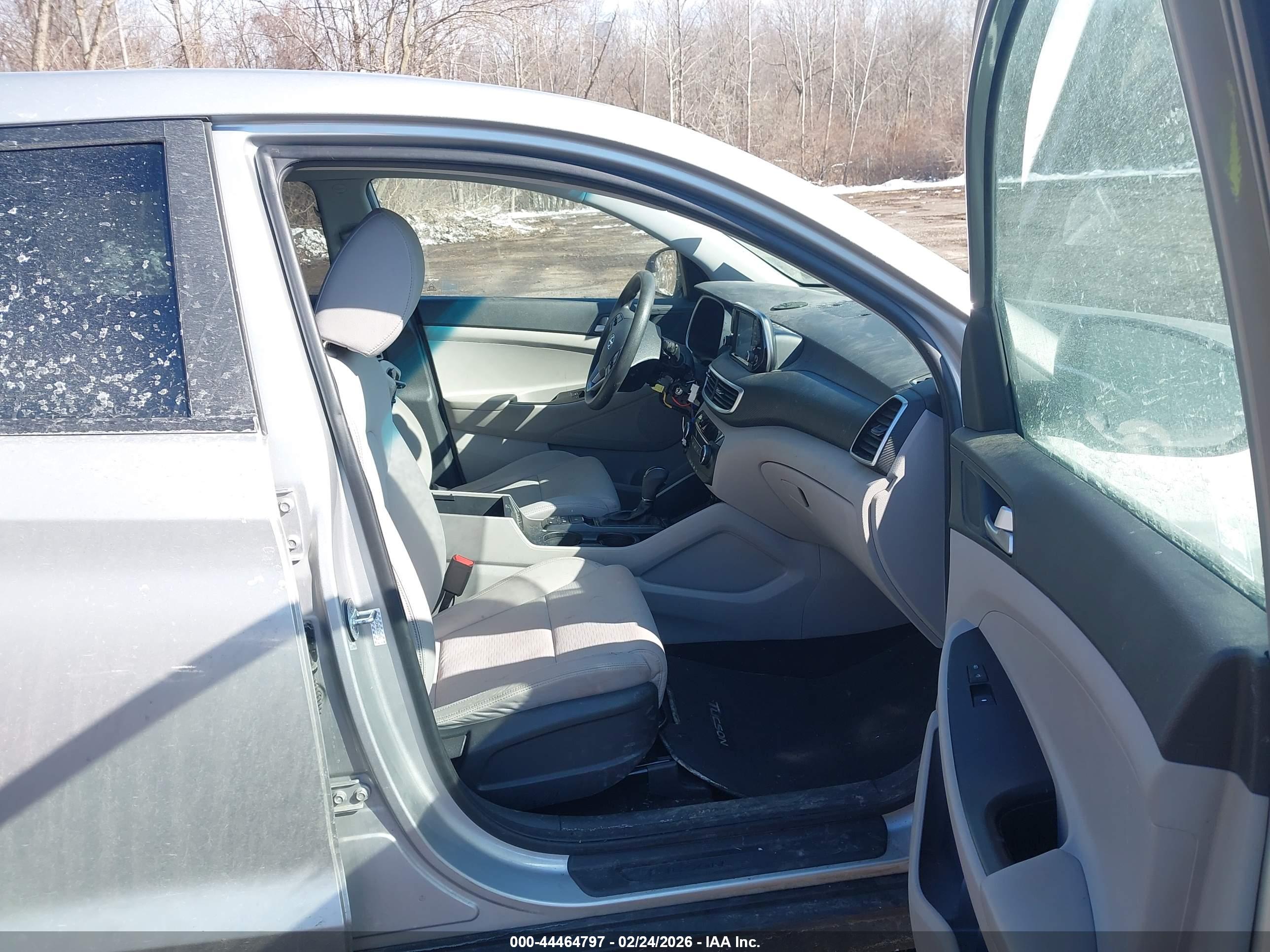 HYUNDAI TUCSON image 5