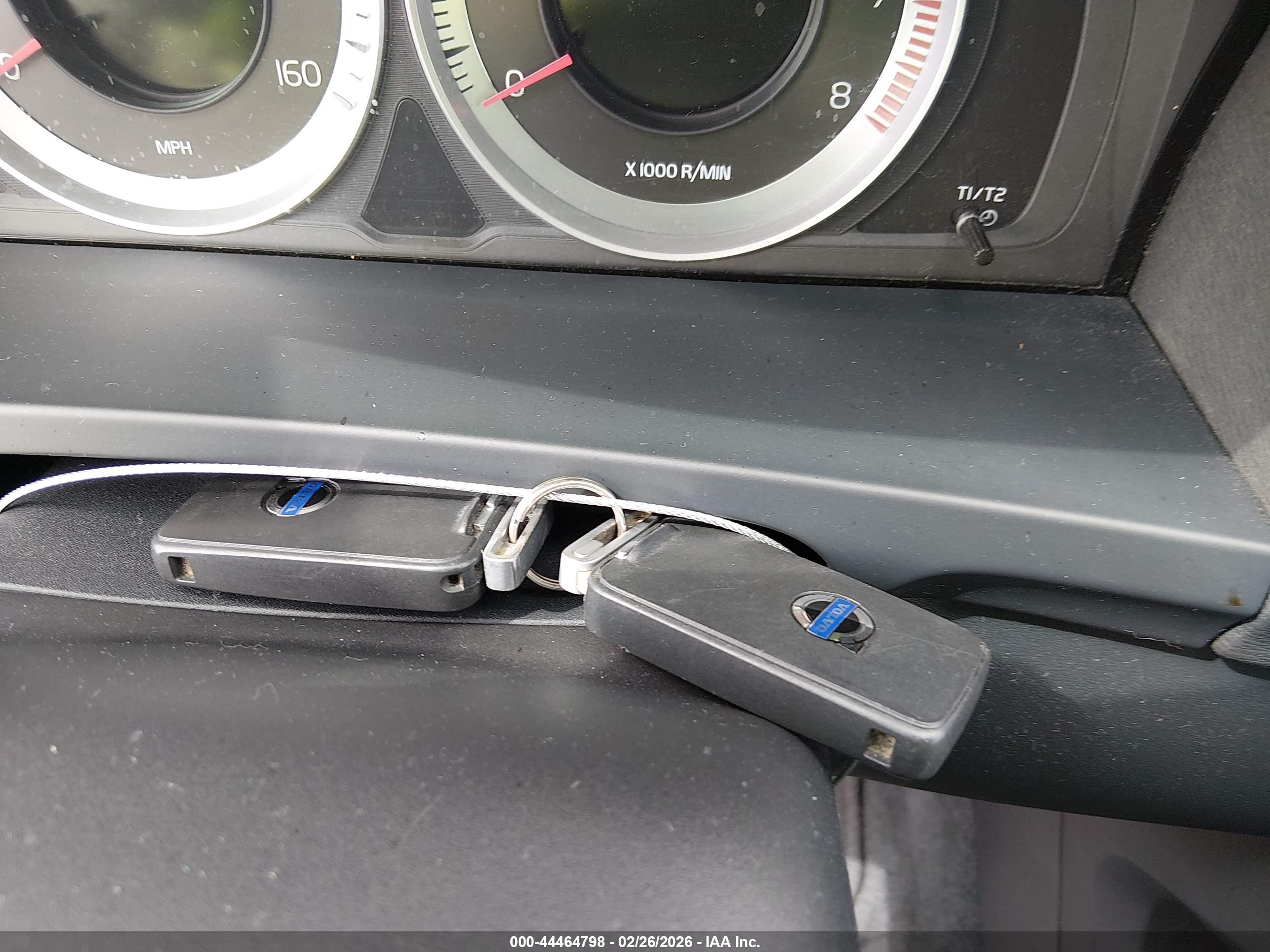 VOLVO S60 image 11