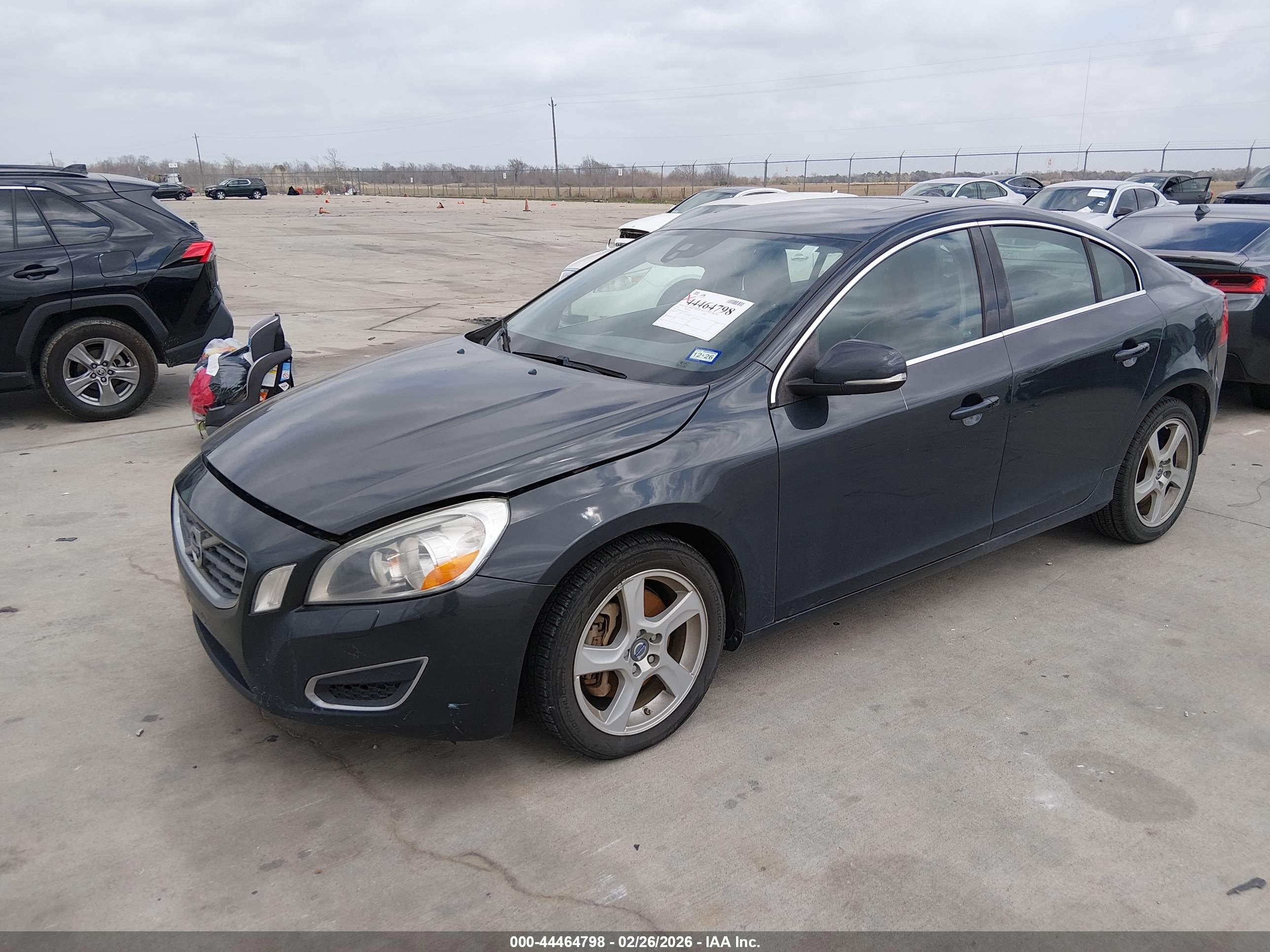 VOLVO S60 image 2