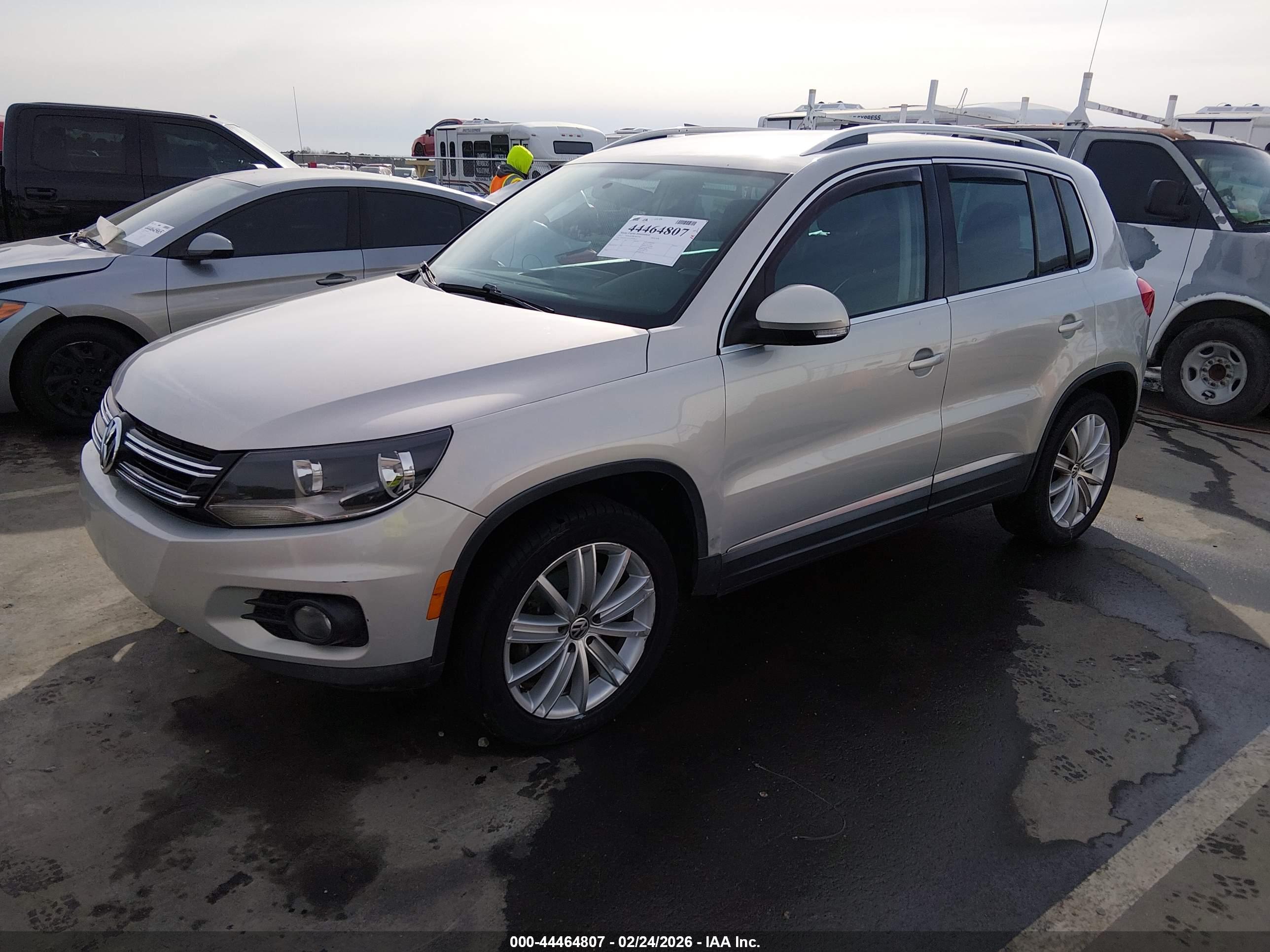 VOLKSWAGEN TIGUAN image 2