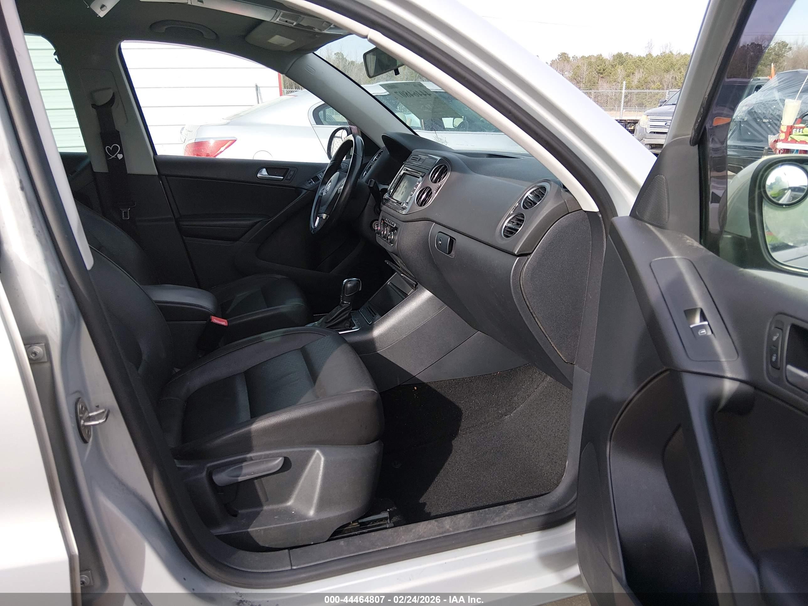 VOLKSWAGEN TIGUAN image 5
