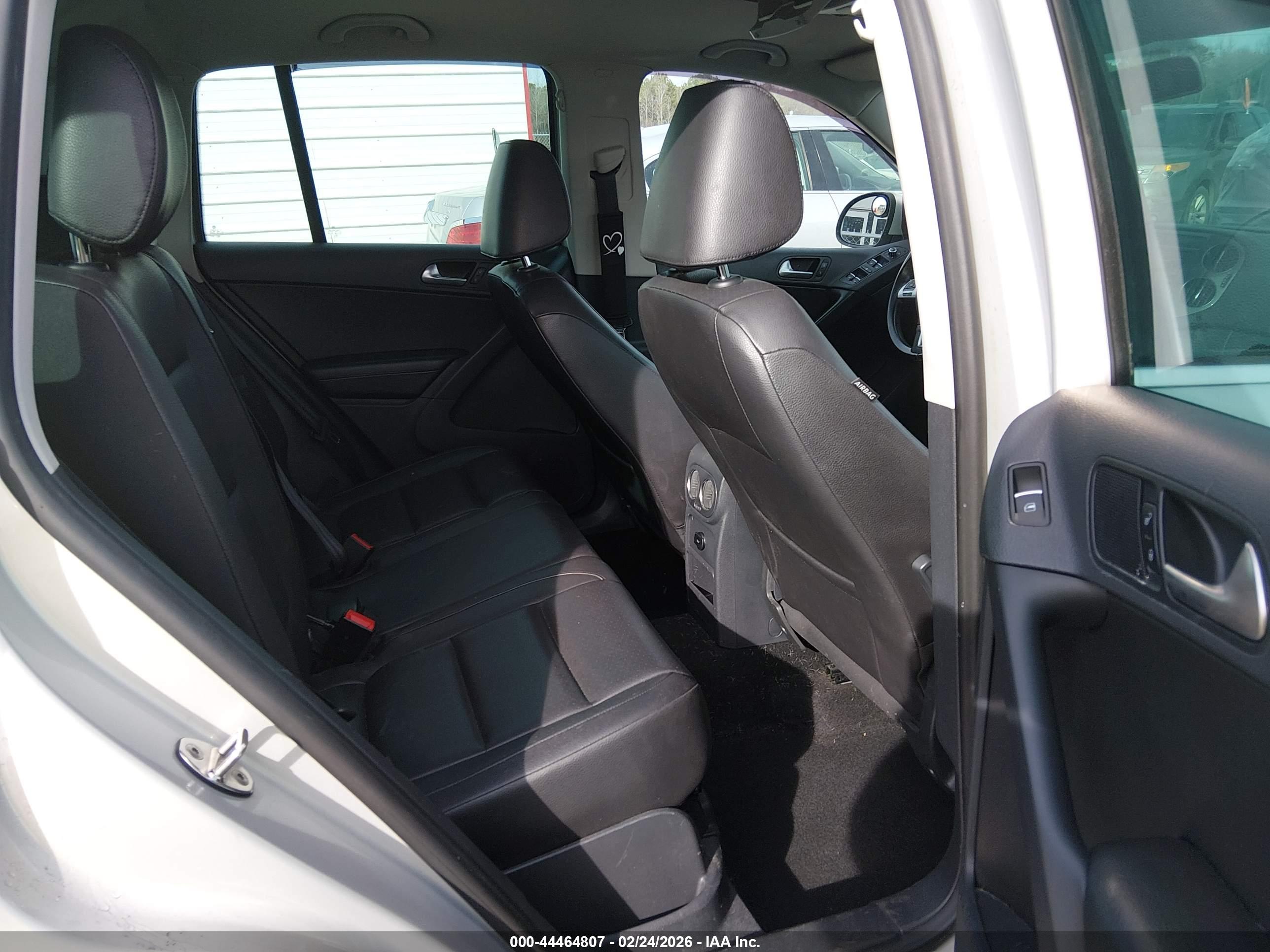 VOLKSWAGEN TIGUAN image 8