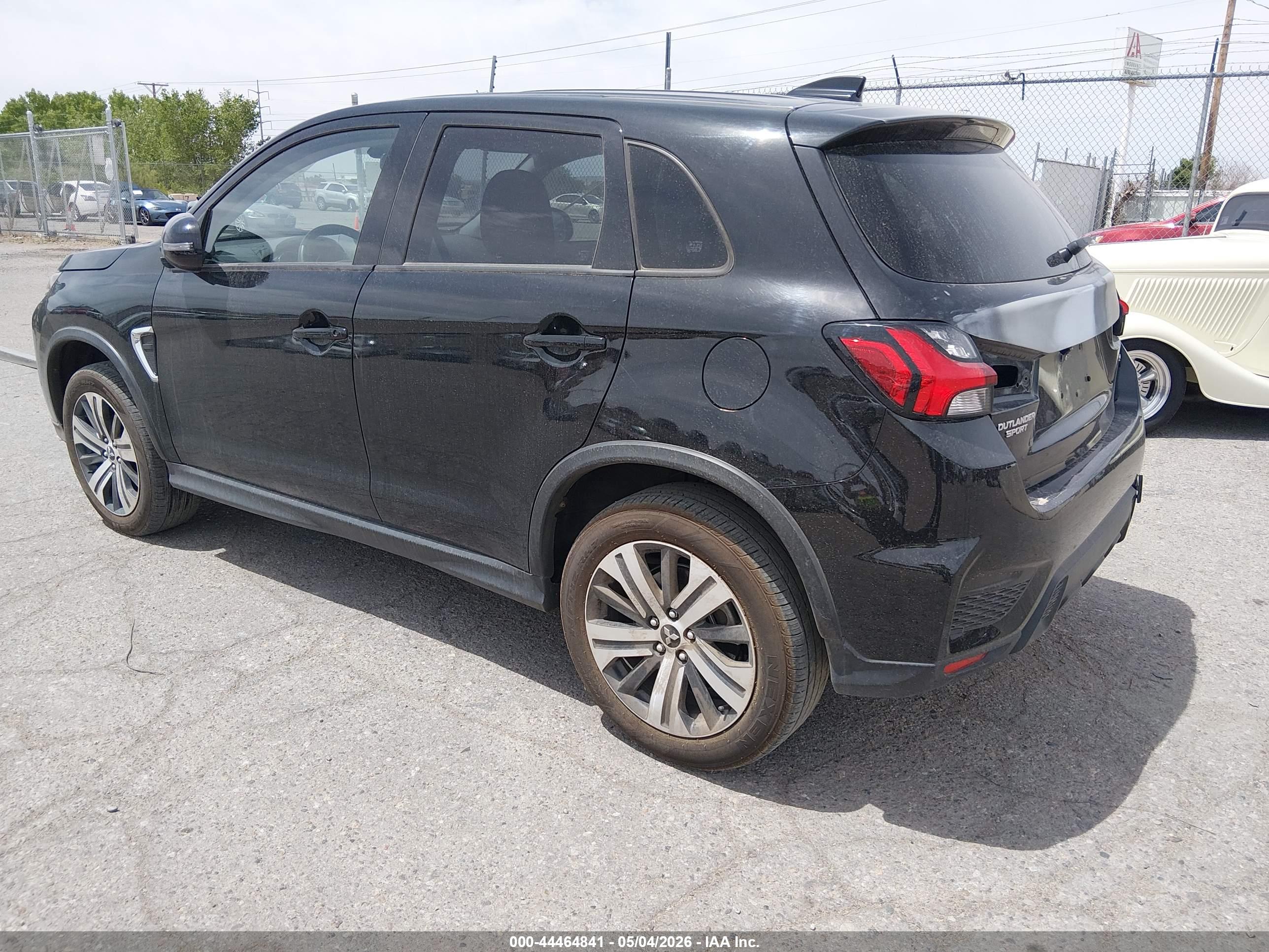 MITSUBISHI OUTLANDER image 3