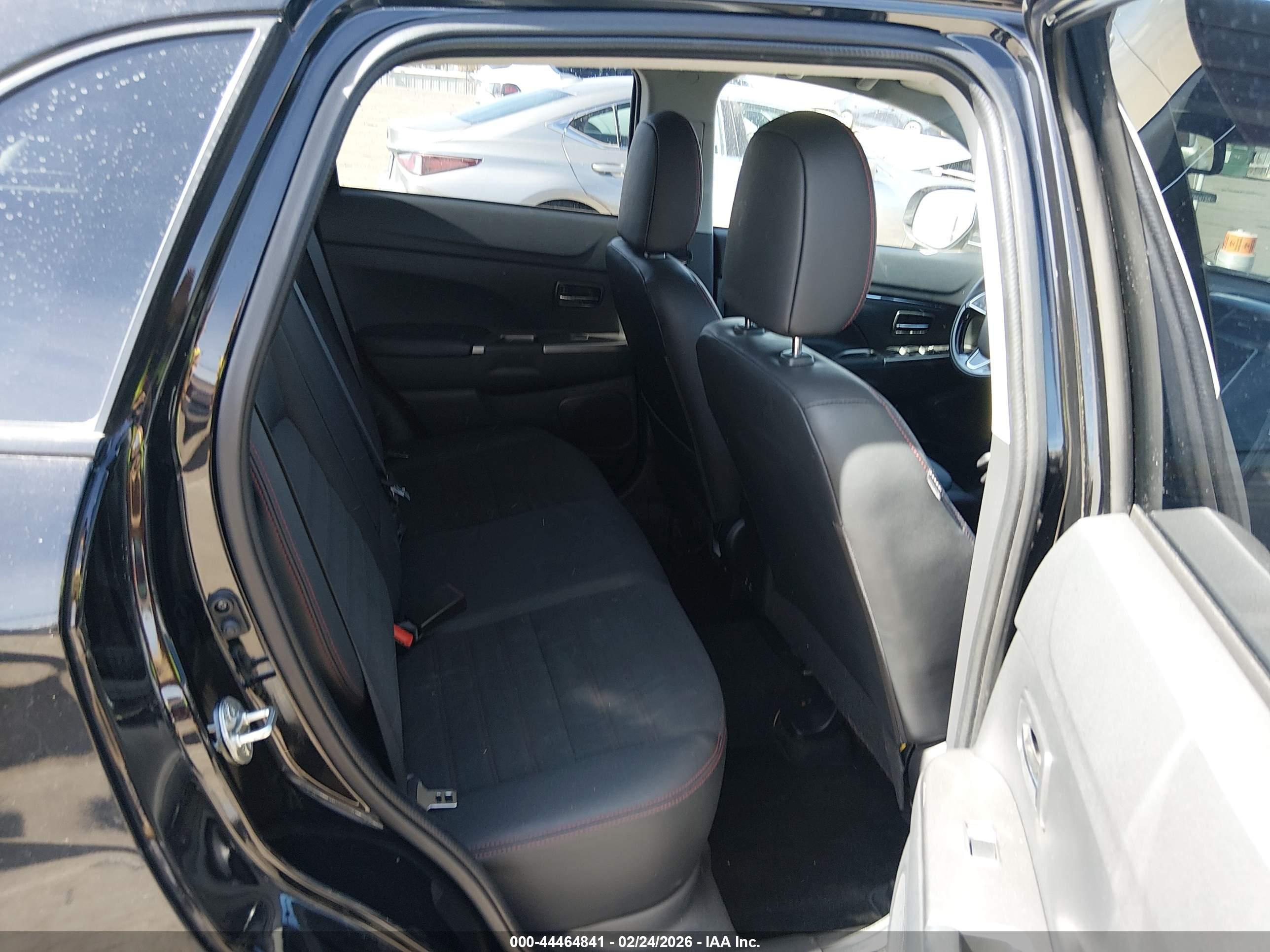 MITSUBISHI OUTLANDER image 8