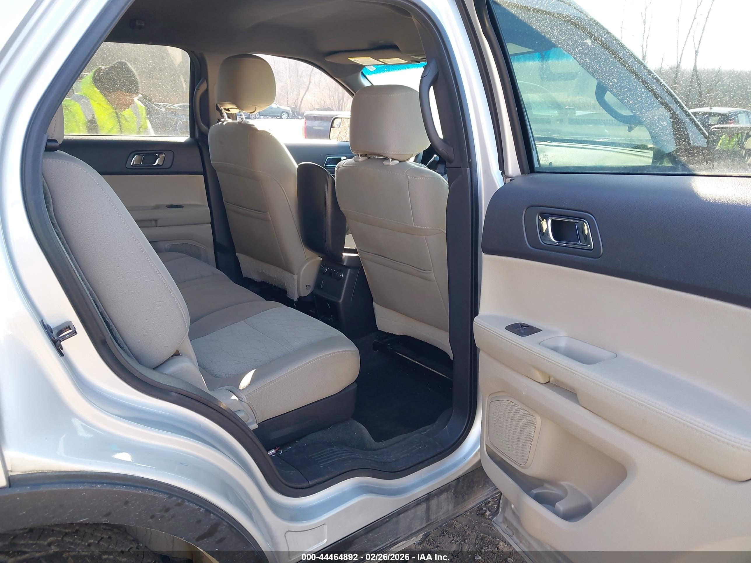 FORD EXPLORER image 8