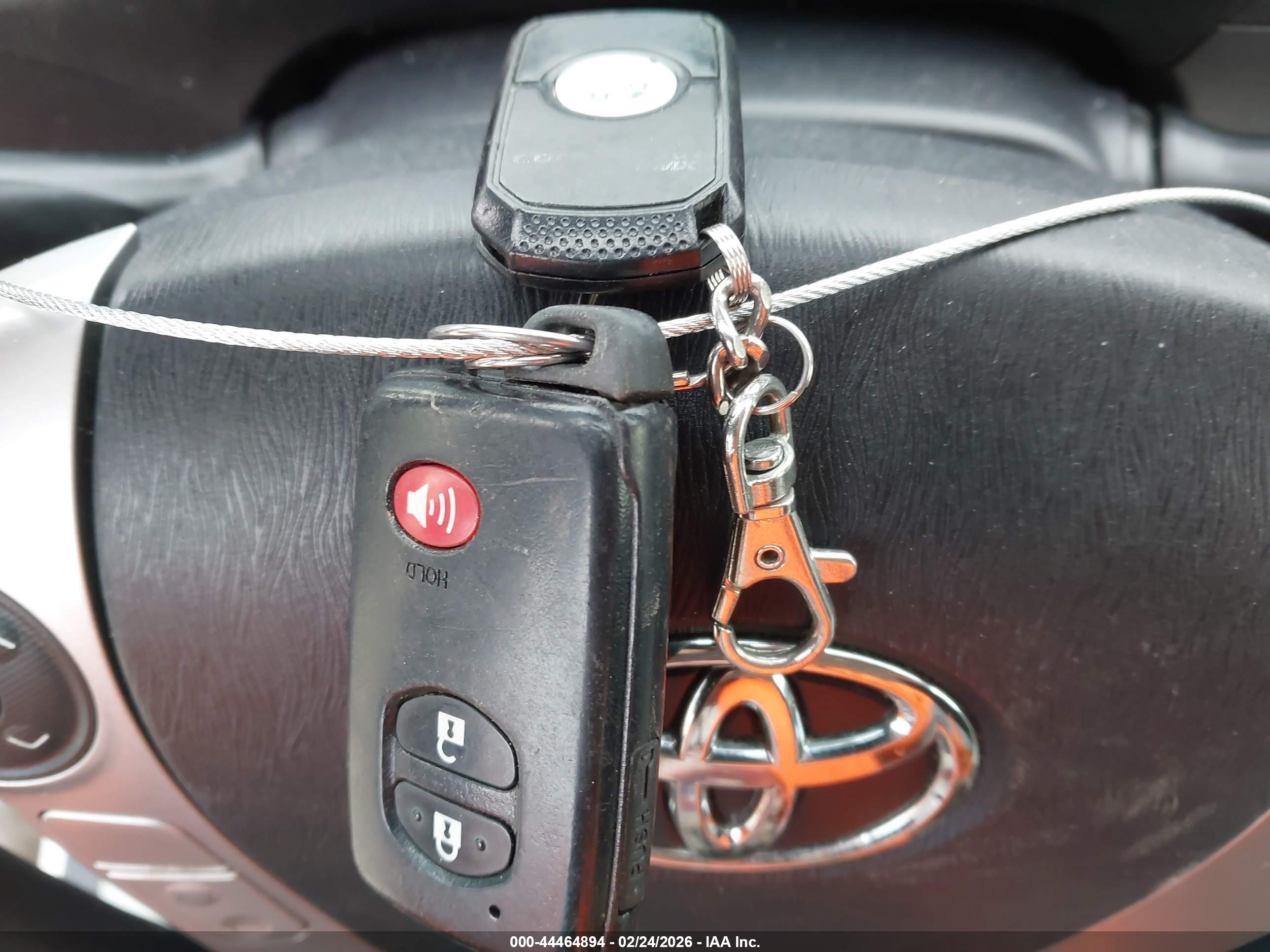 TOYOTA PRIUS image 11