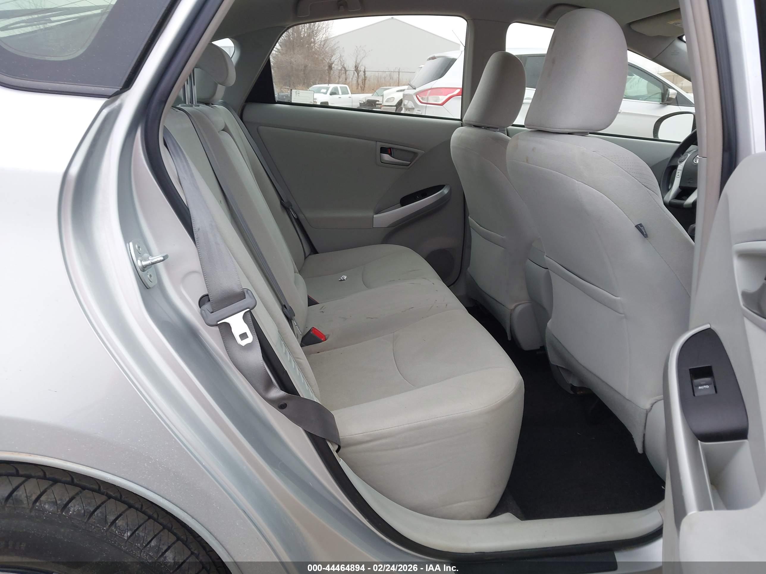 TOYOTA PRIUS image 8