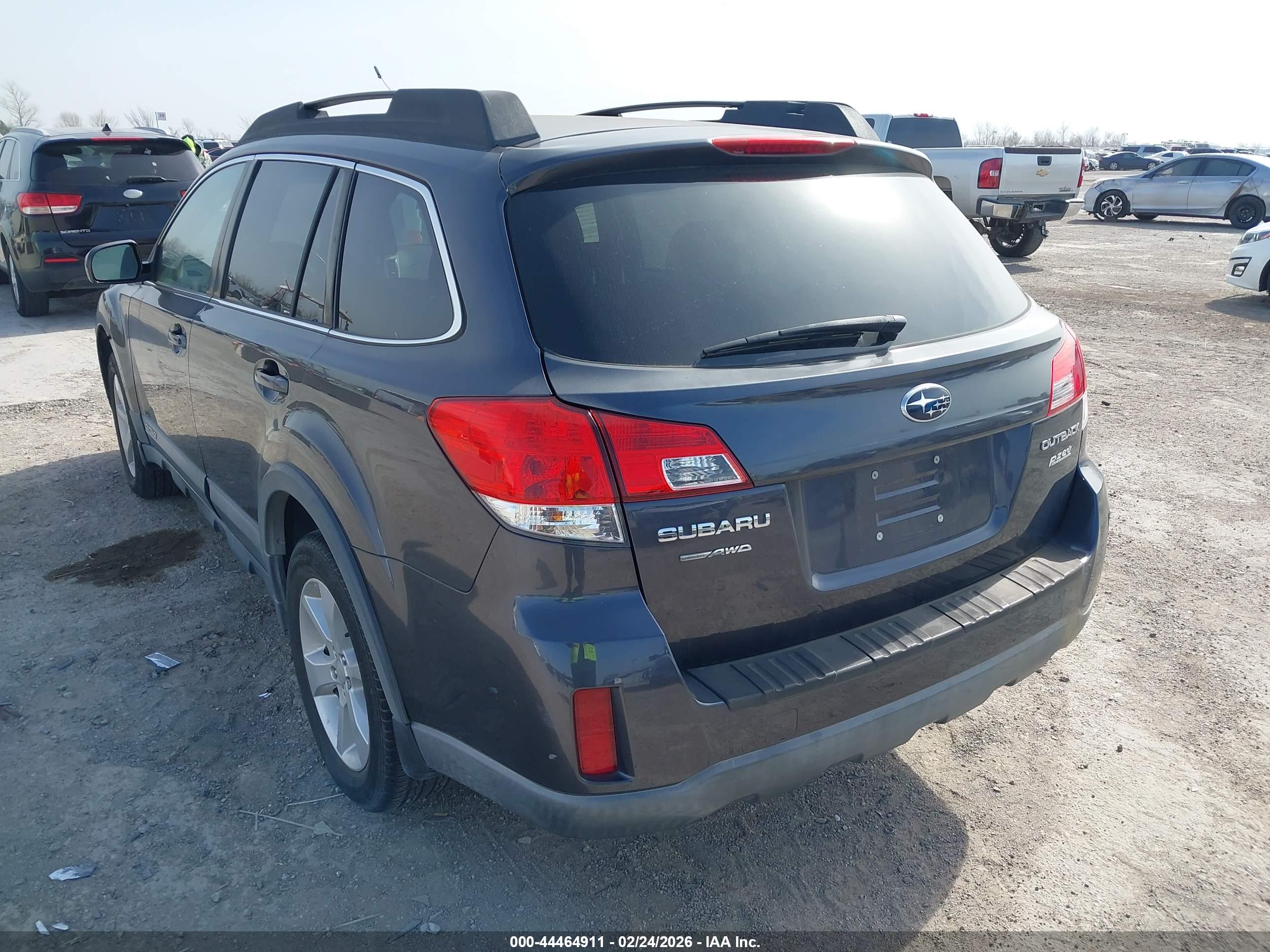 SUBARU OUTBACK image 3