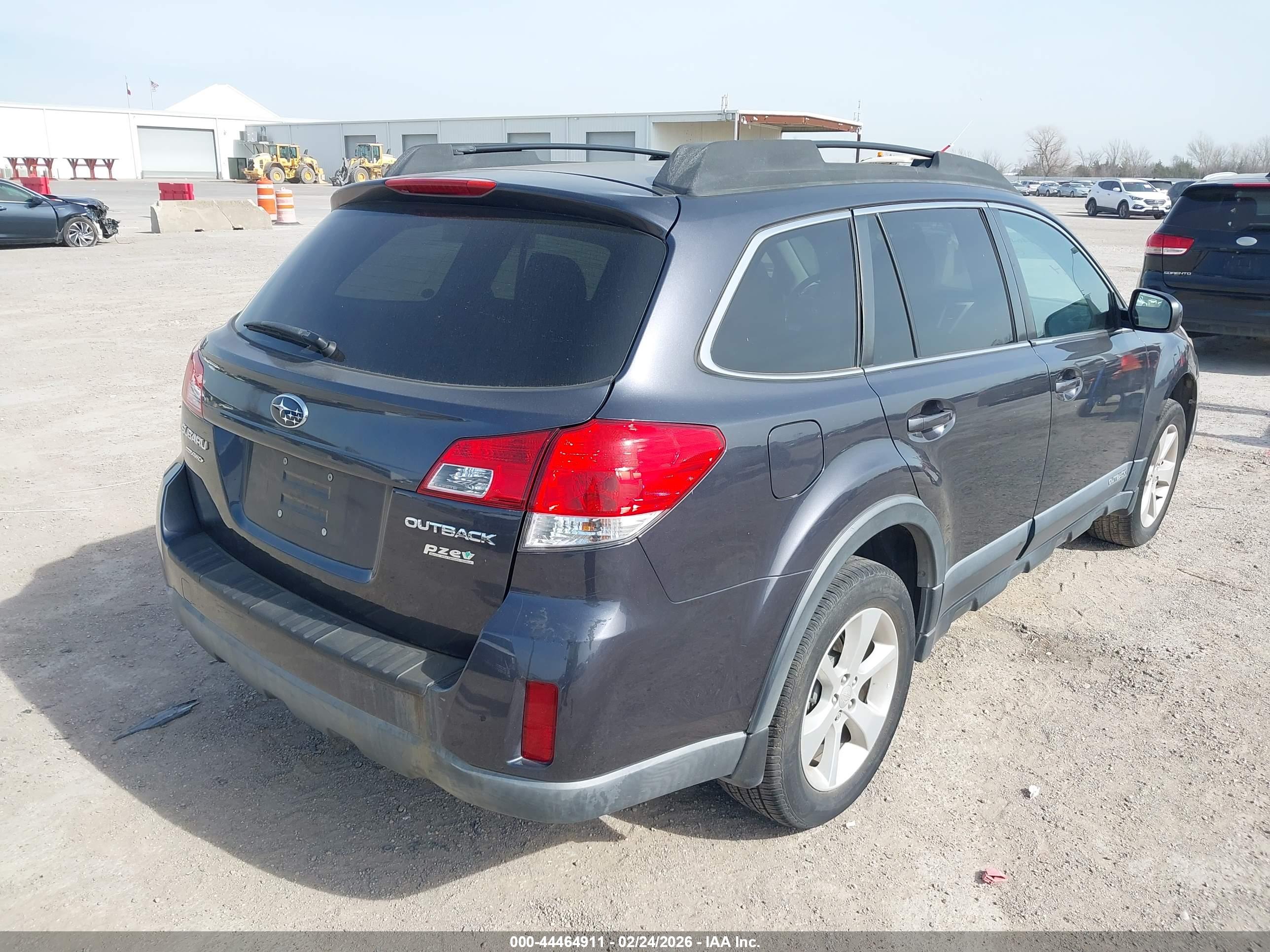 SUBARU OUTBACK image 4