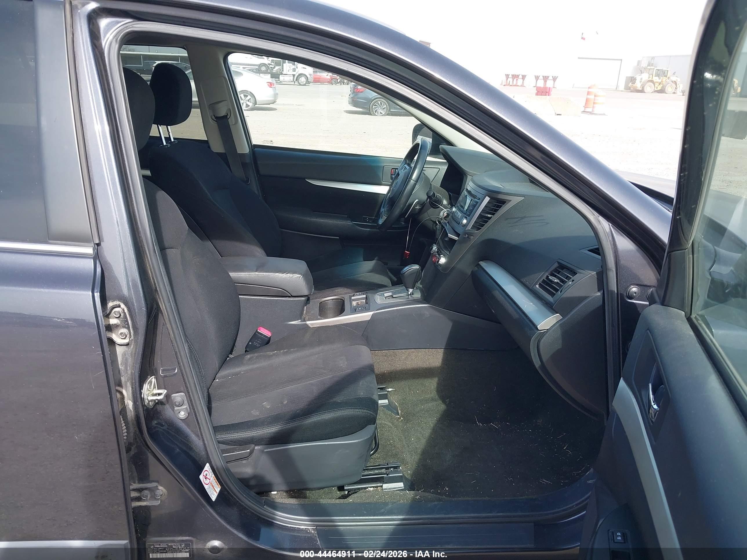 SUBARU OUTBACK image 5