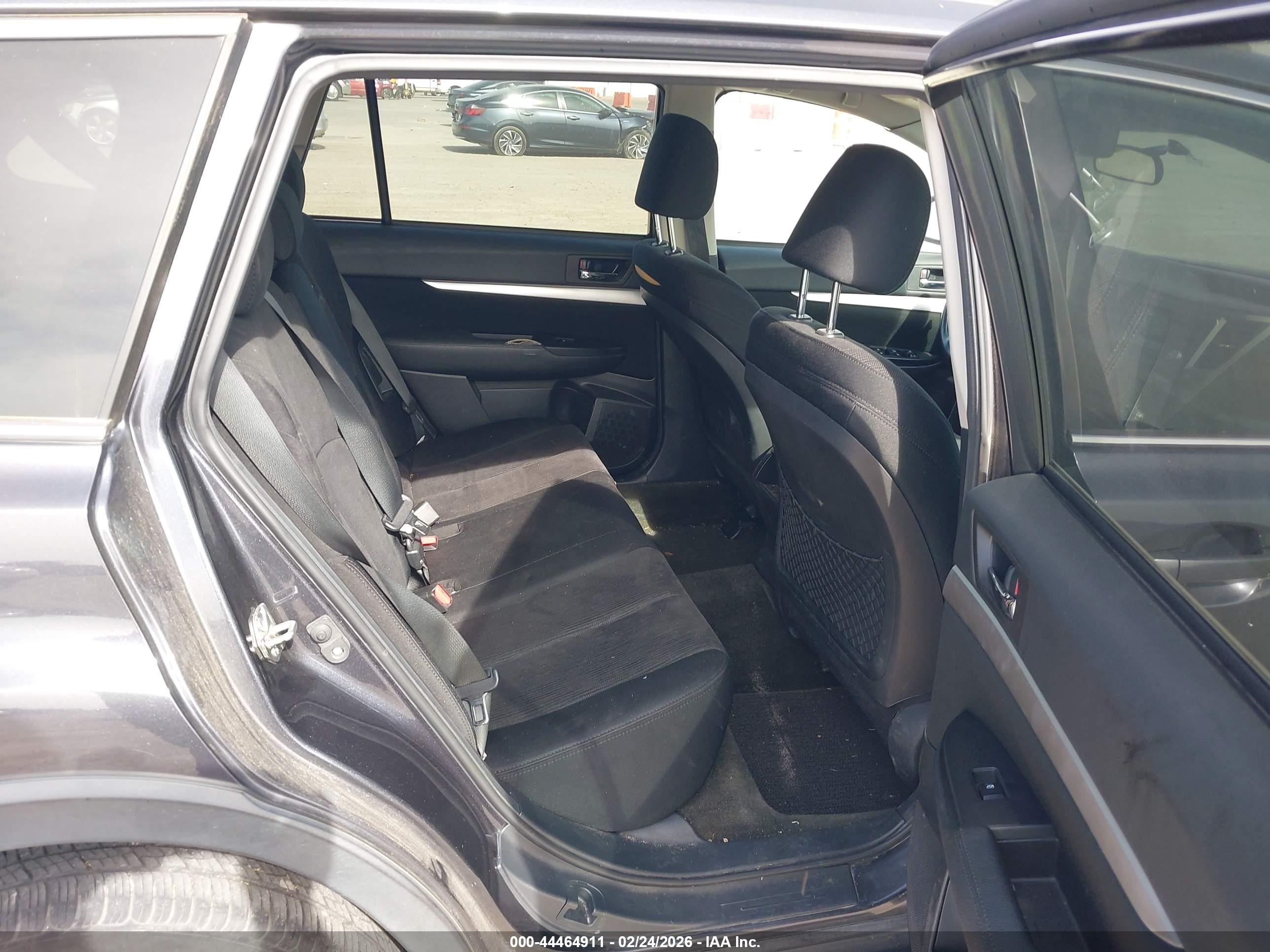 SUBARU OUTBACK image 8