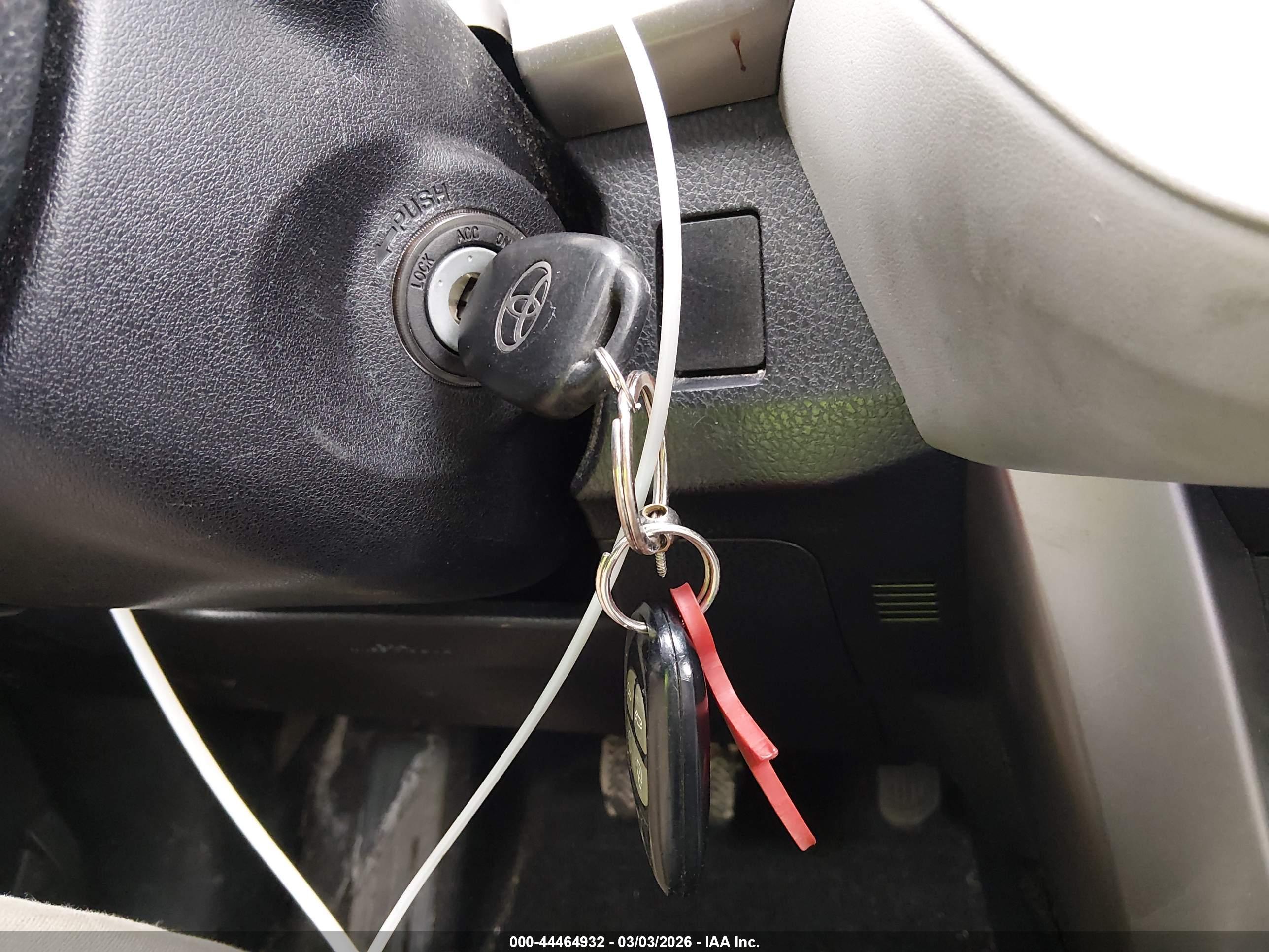 TOYOTA RAV4 image 11