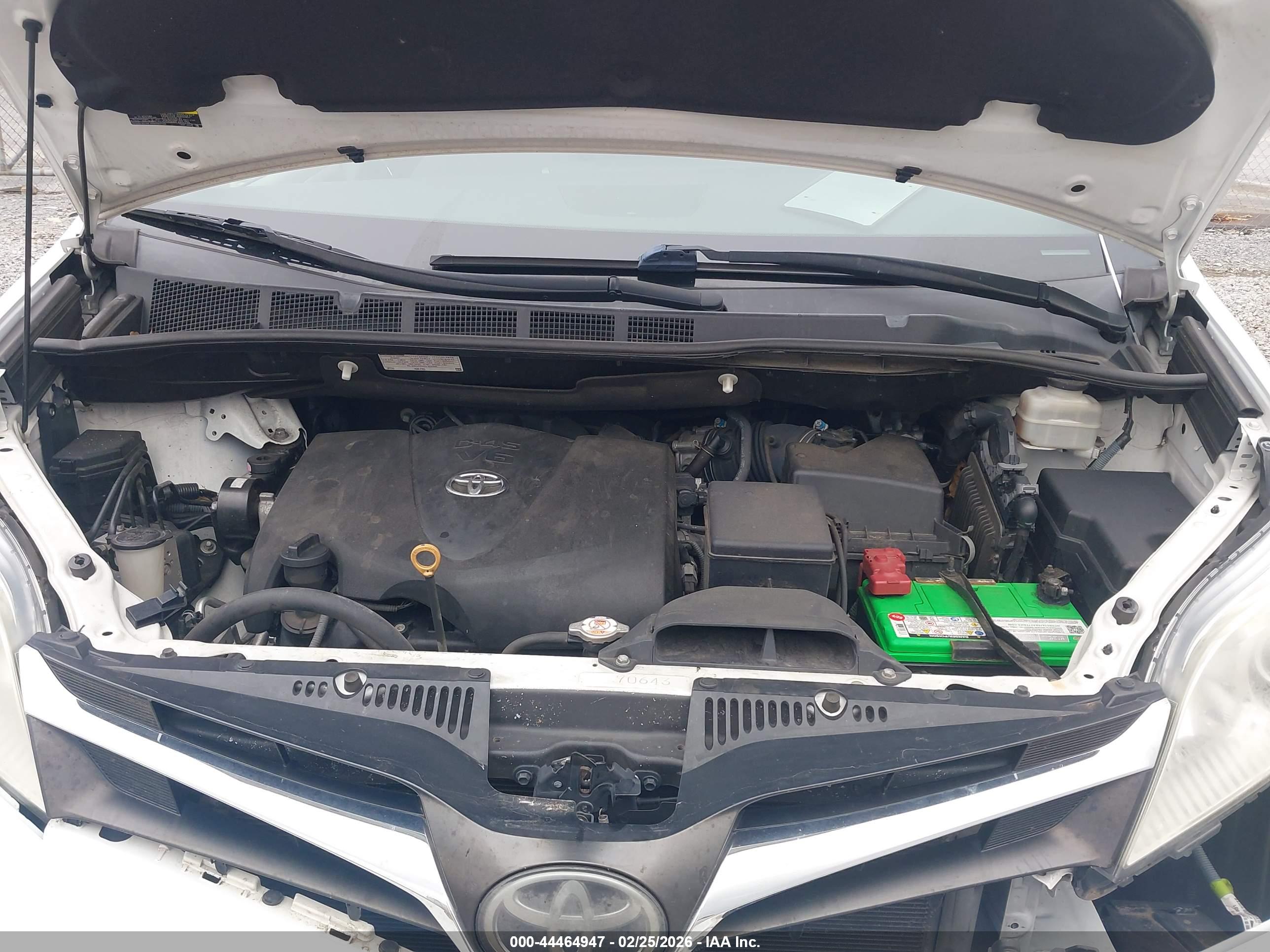 TOYOTA SIENNA image 10