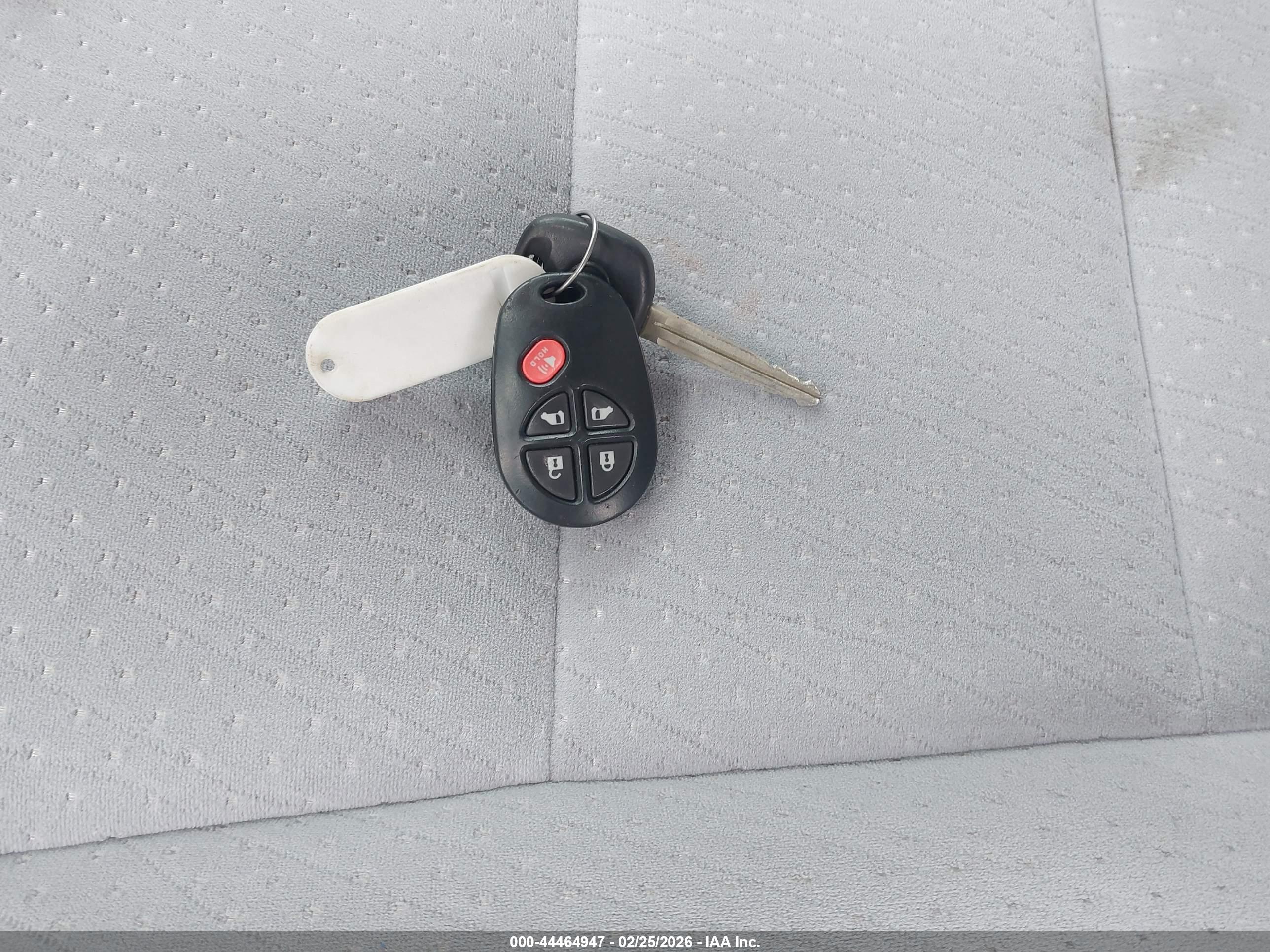 TOYOTA SIENNA image 11
