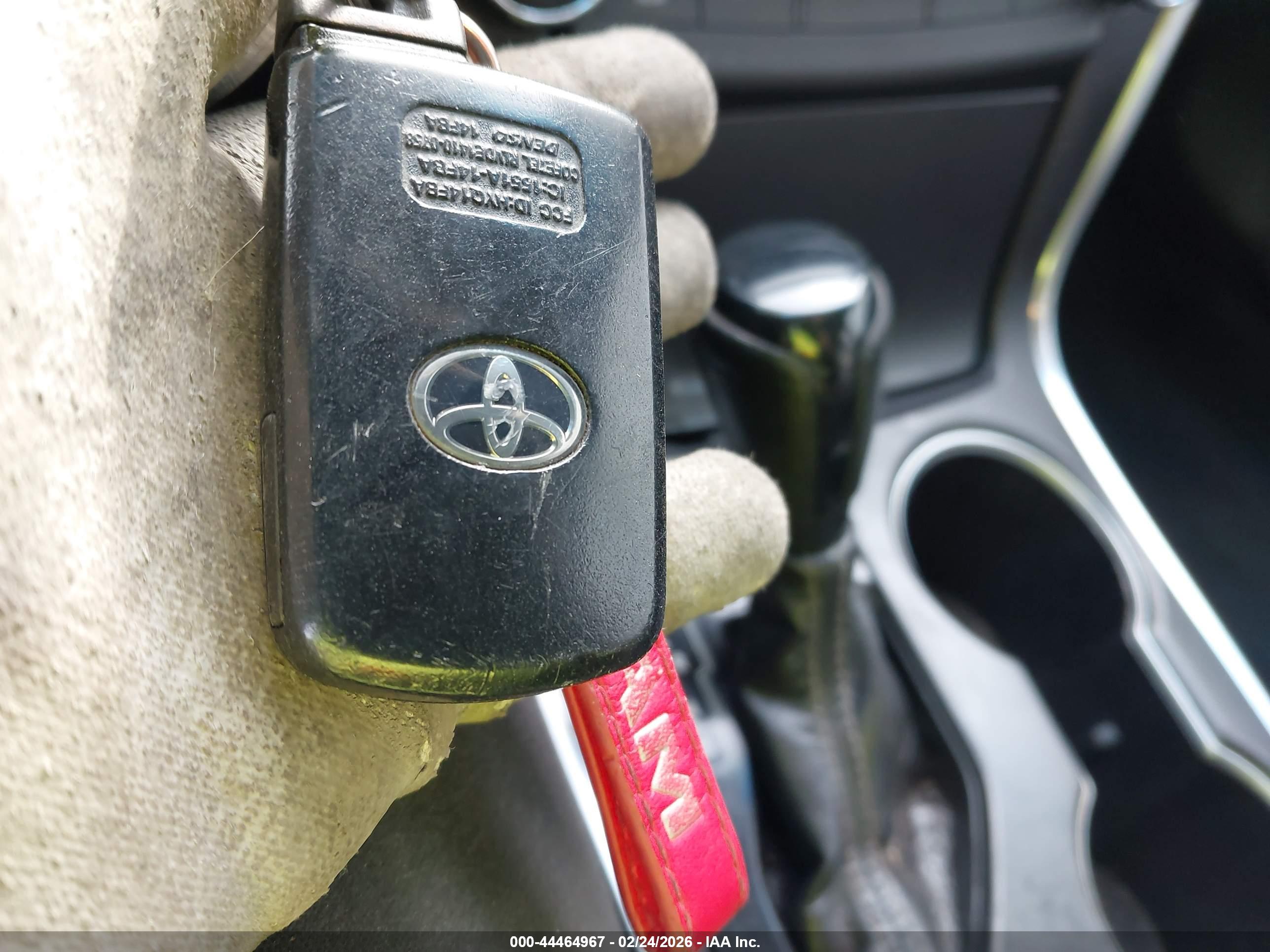 TOYOTA CAMRY image 11