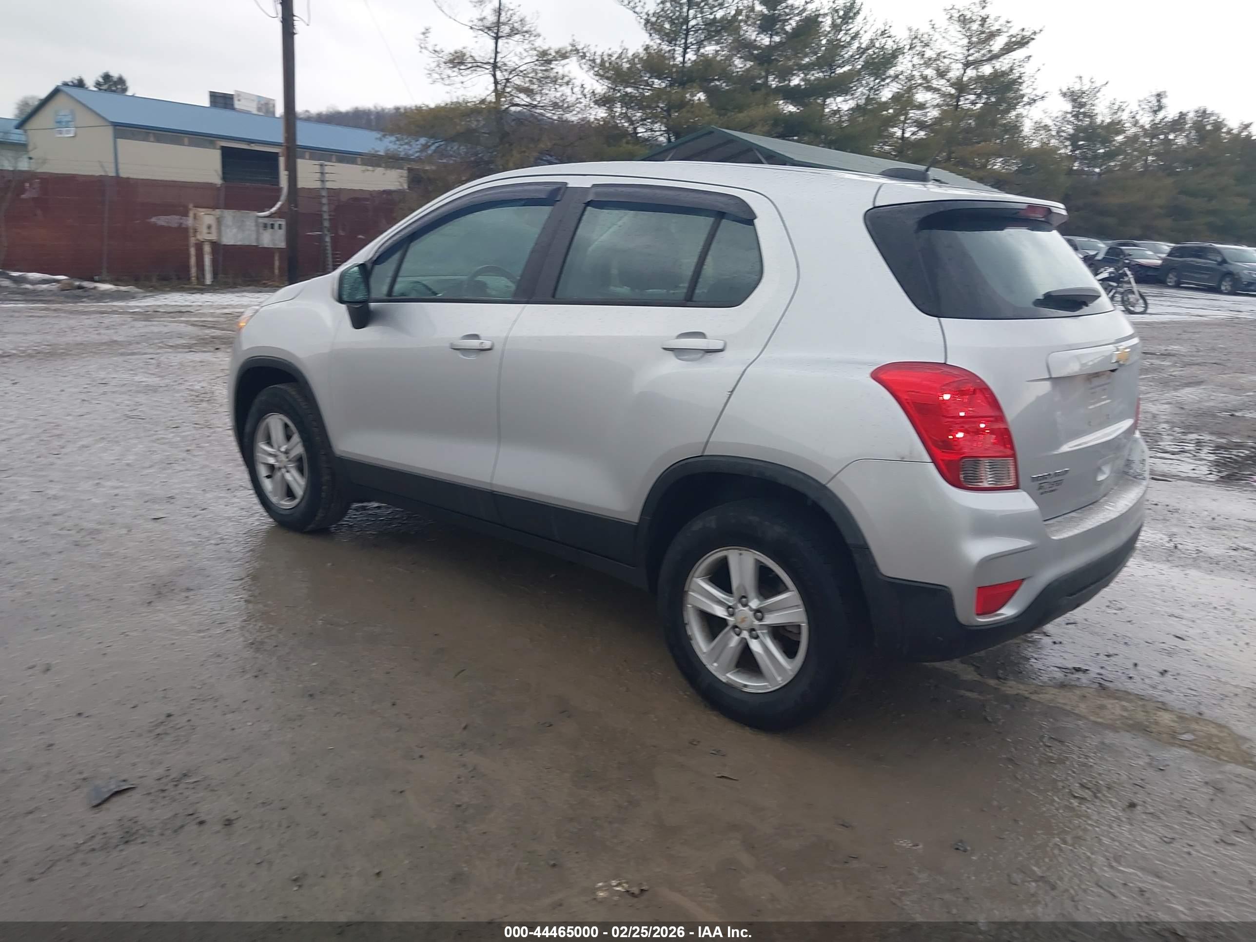CHEVROLET TRAX image 3