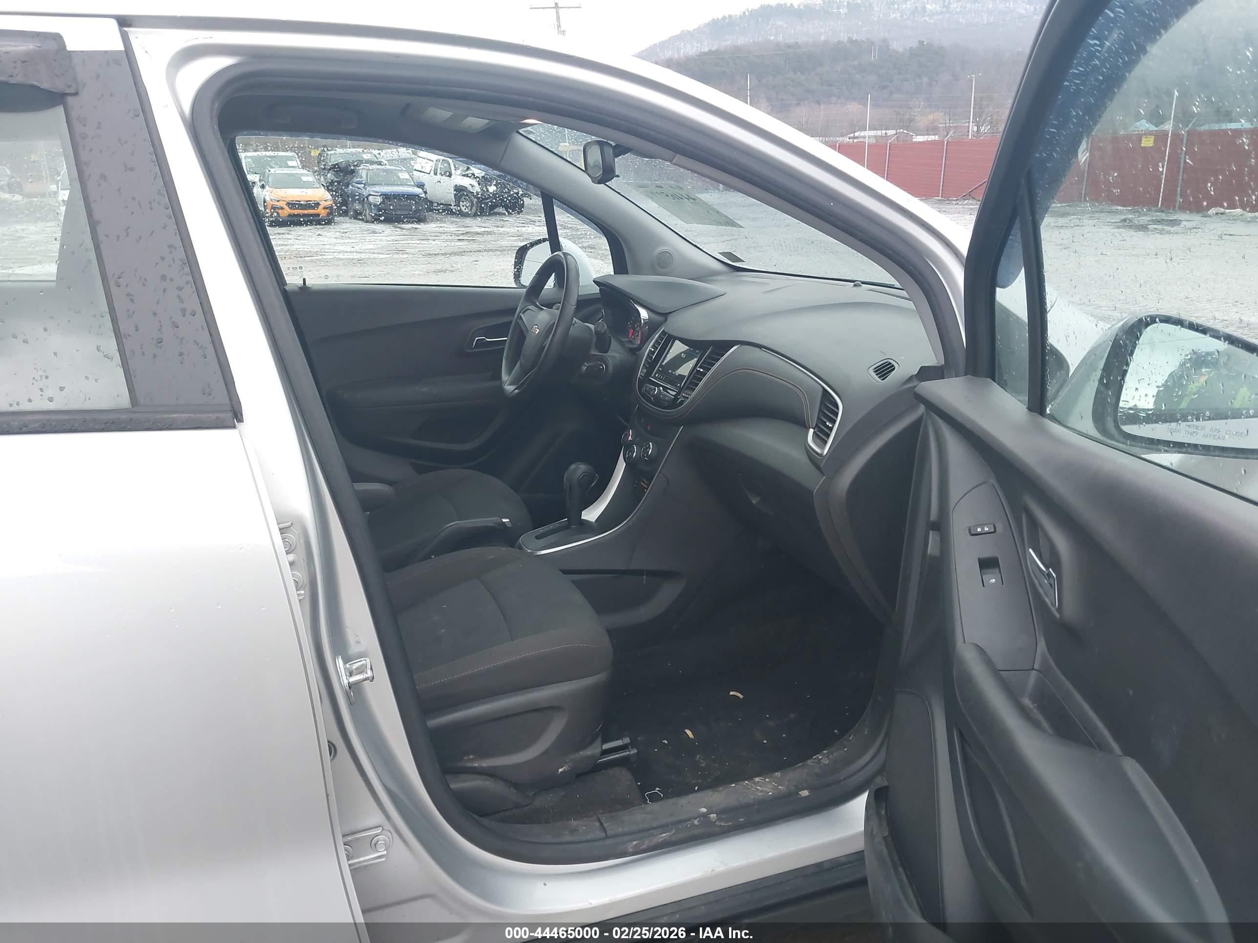 CHEVROLET TRAX image 5