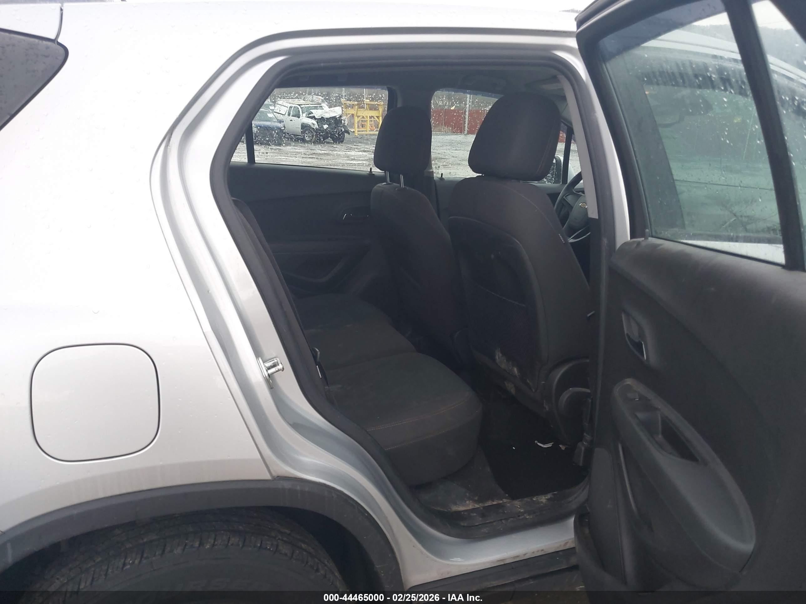 CHEVROLET TRAX image 8
