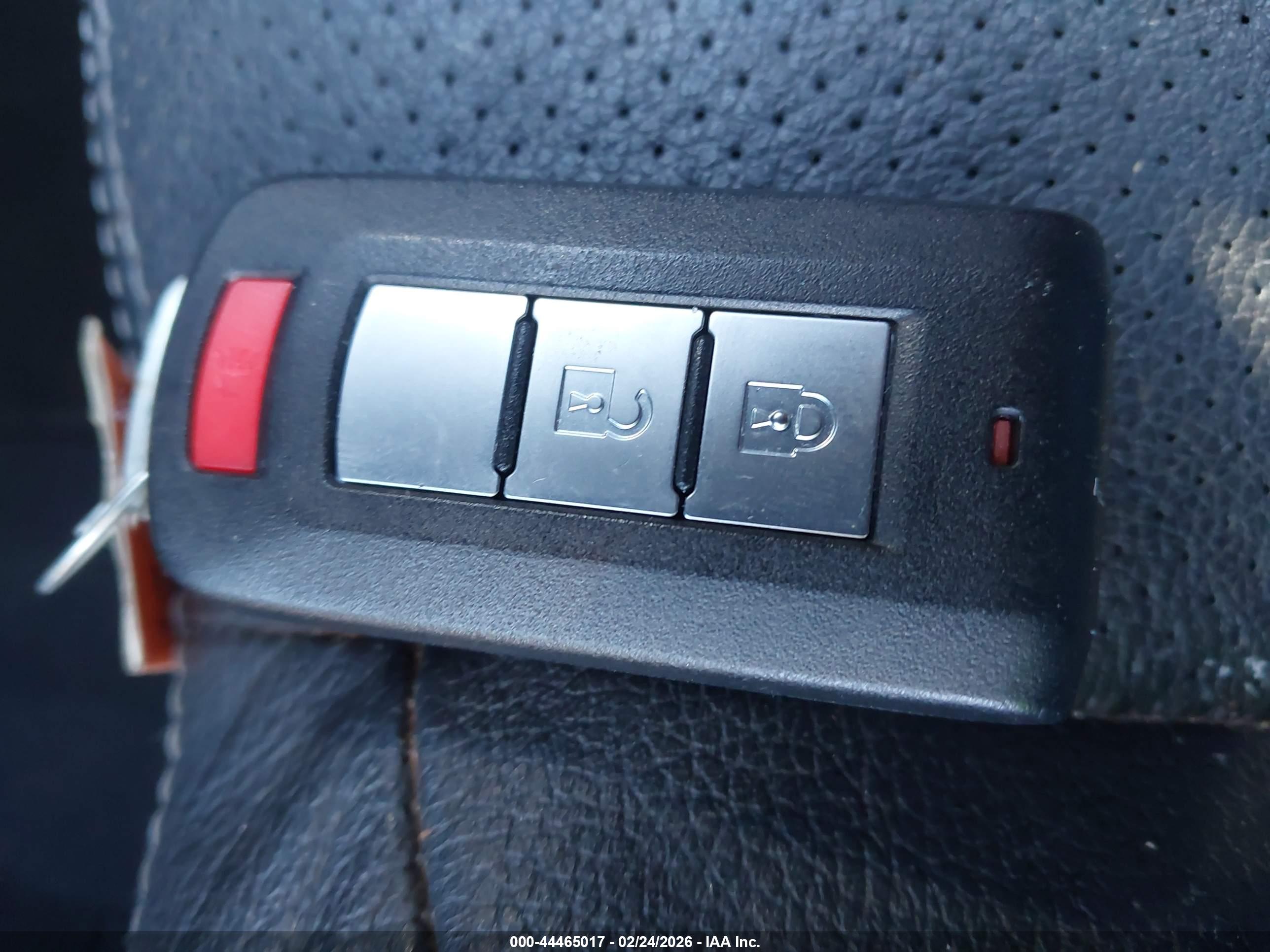 MITSUBISHI OUTLANDER image 11