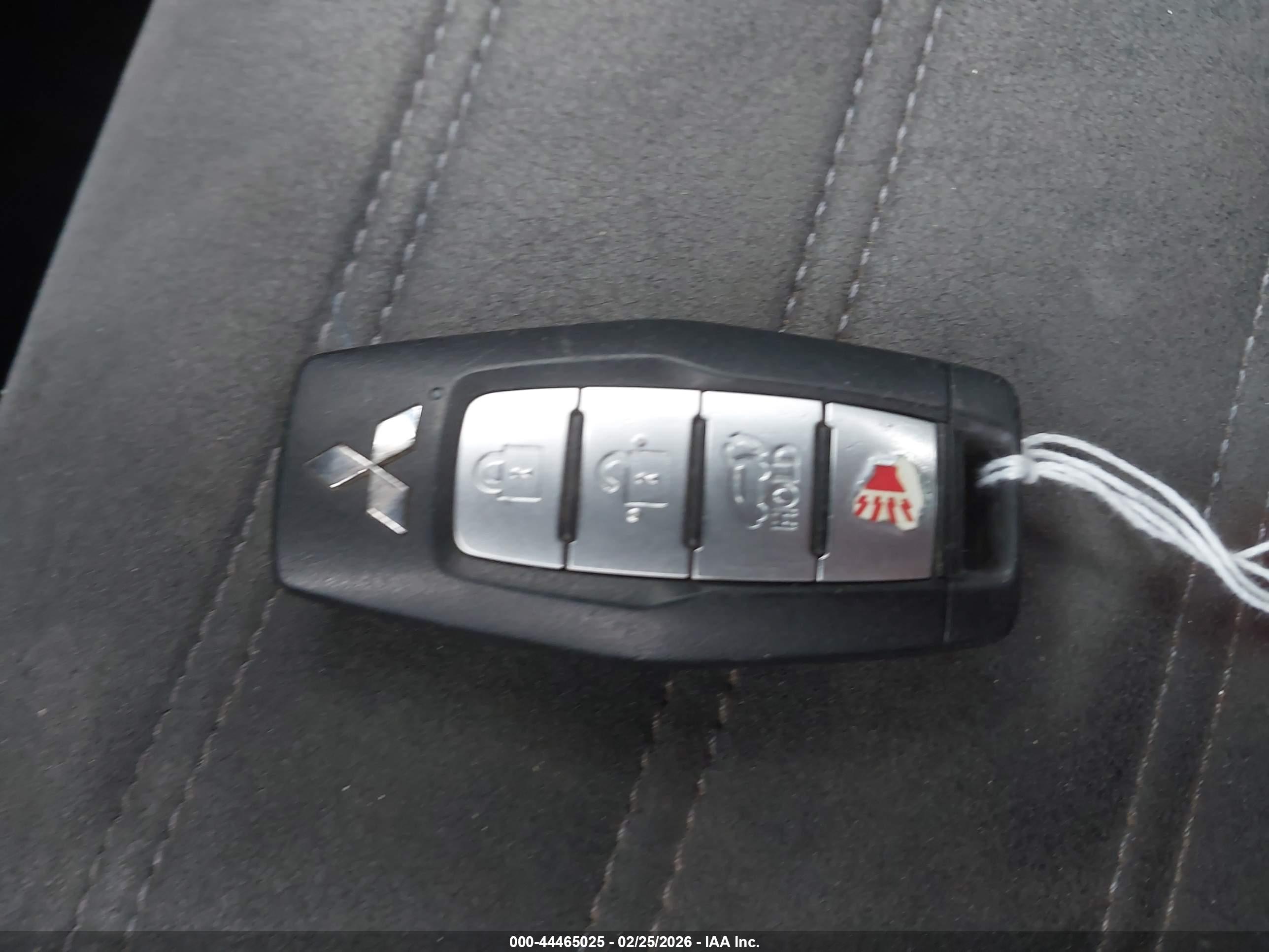 MITSUBISHI OUTLANDER image 11