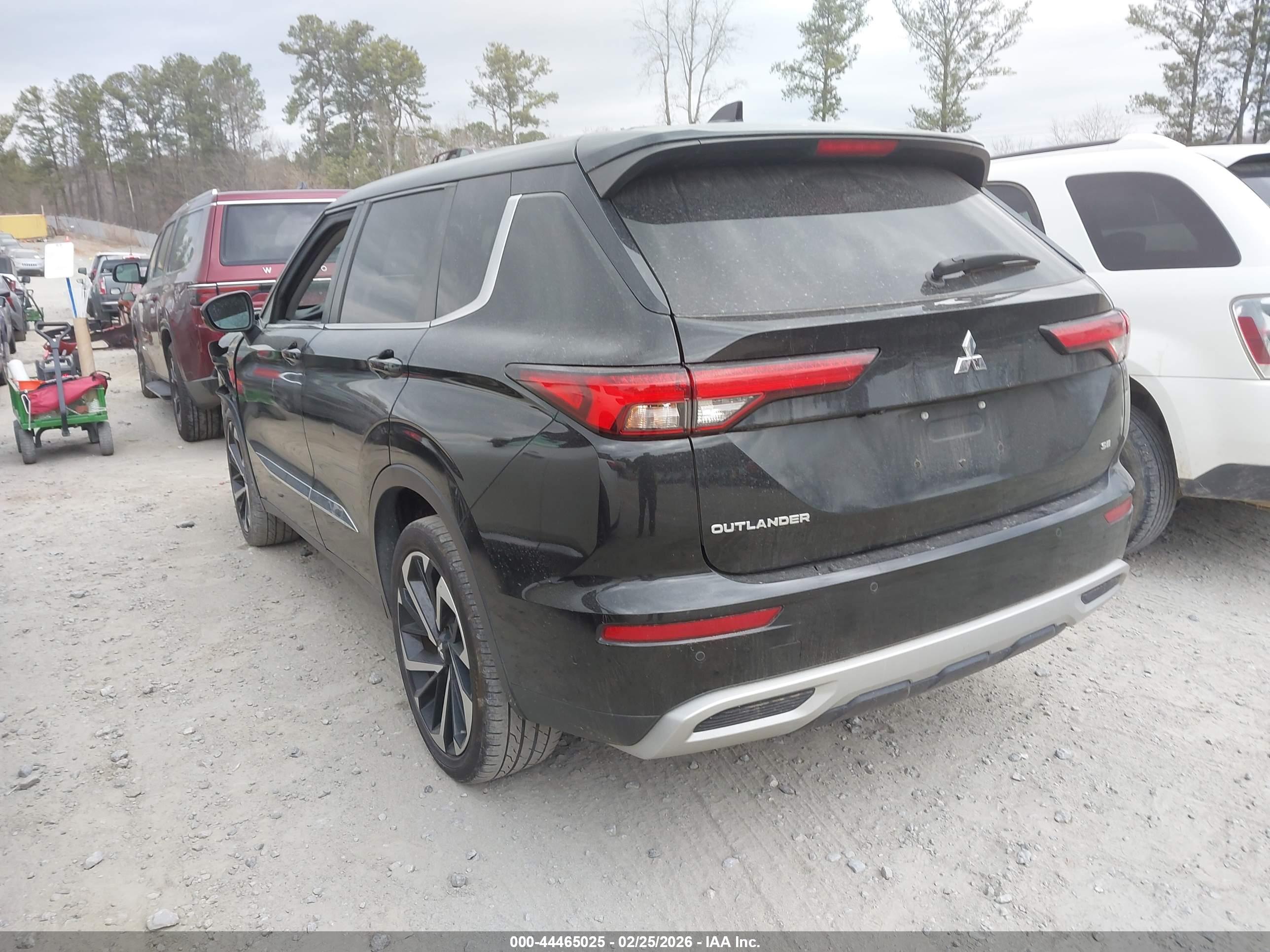 MITSUBISHI OUTLANDER image 3