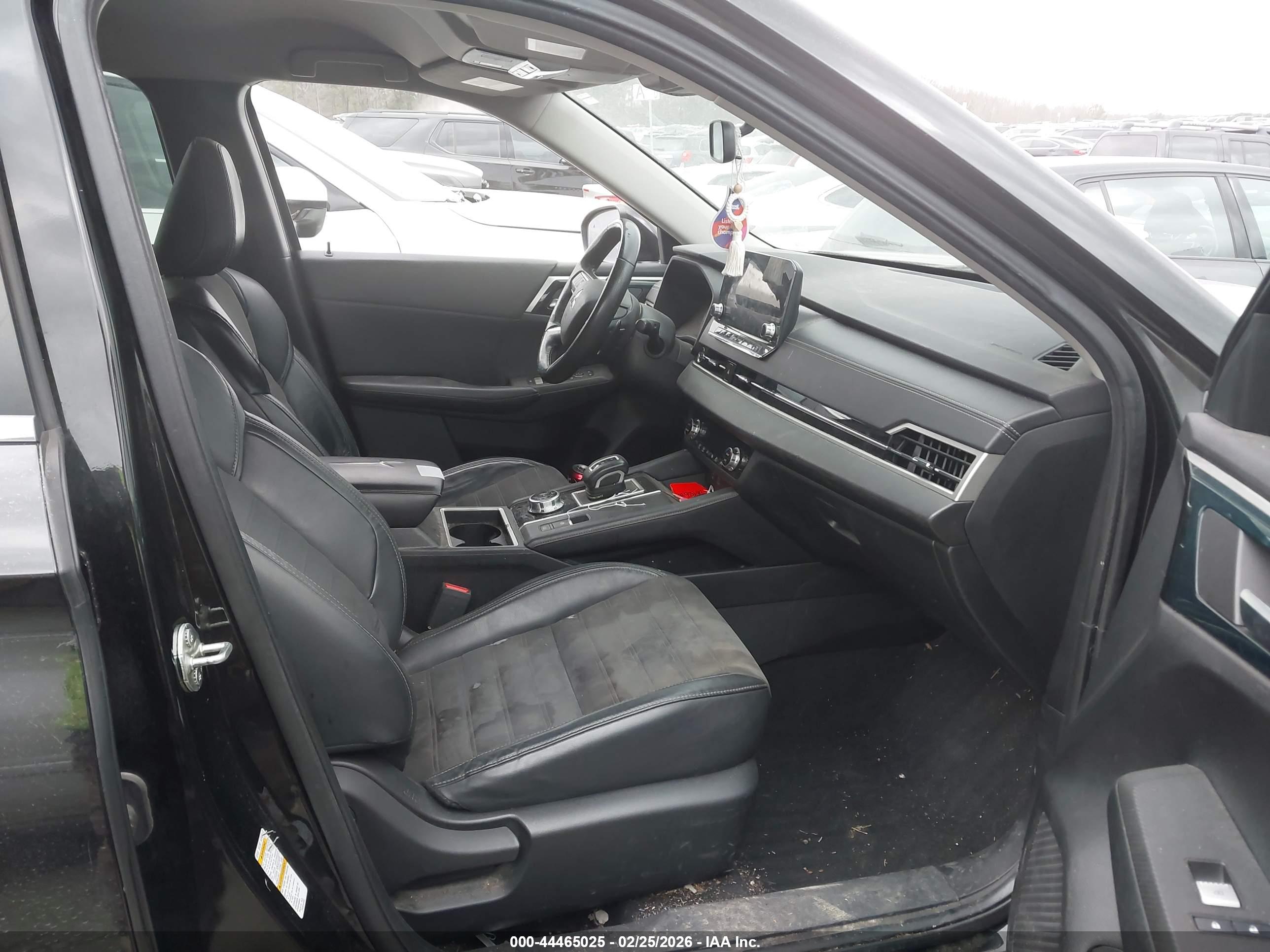 MITSUBISHI OUTLANDER image 5