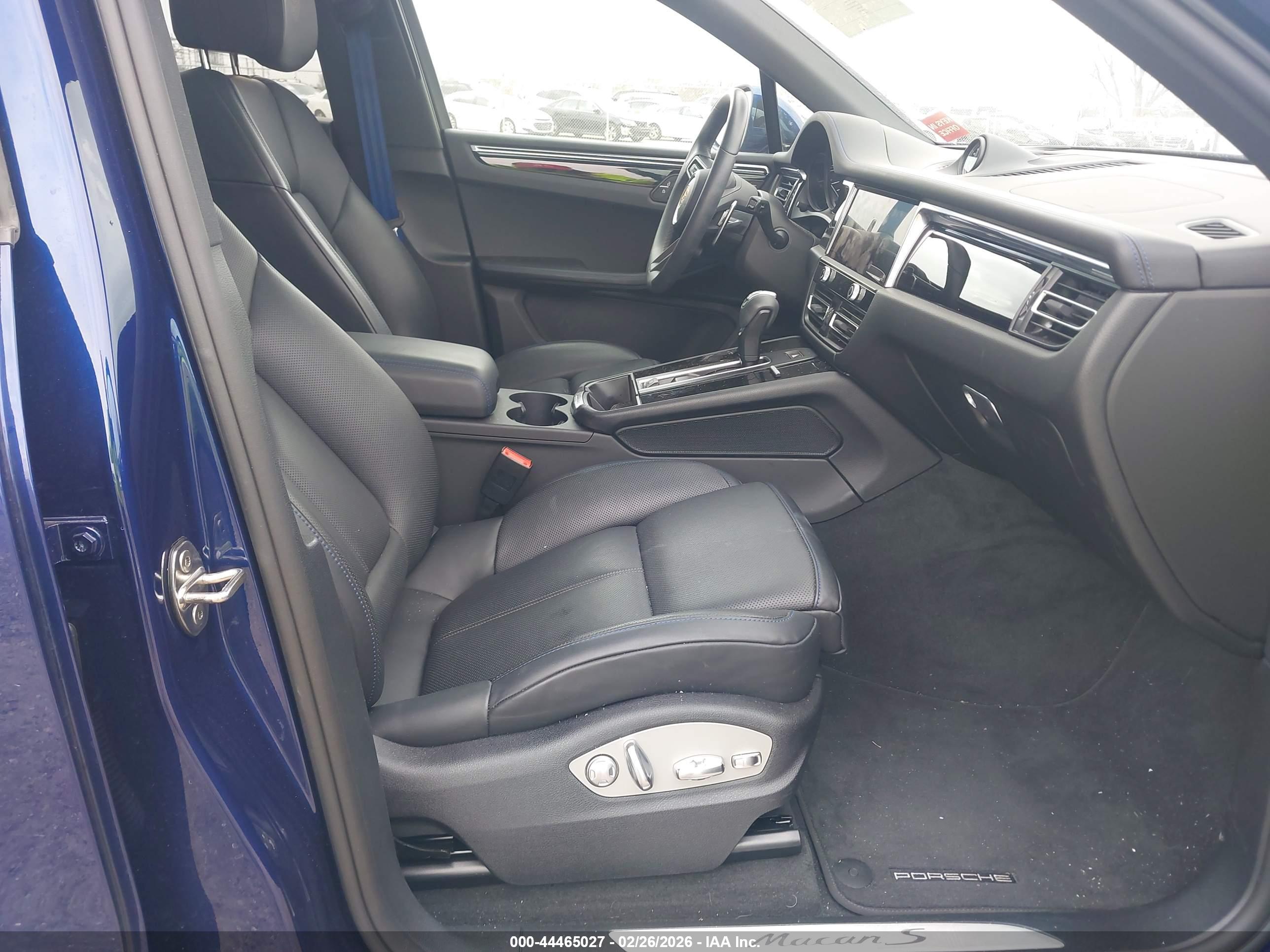 PORSCHE MACAN image 5