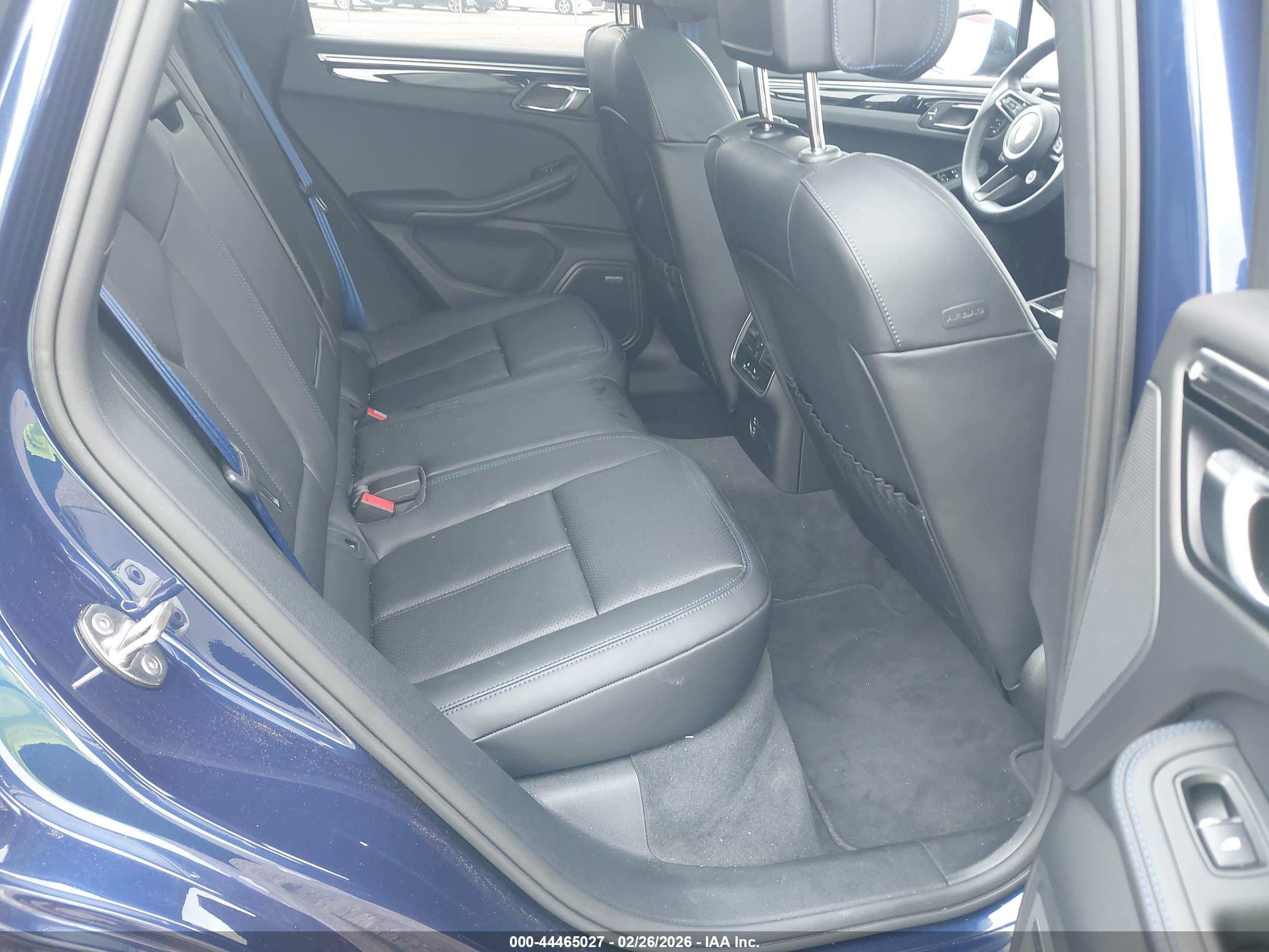PORSCHE MACAN image 8