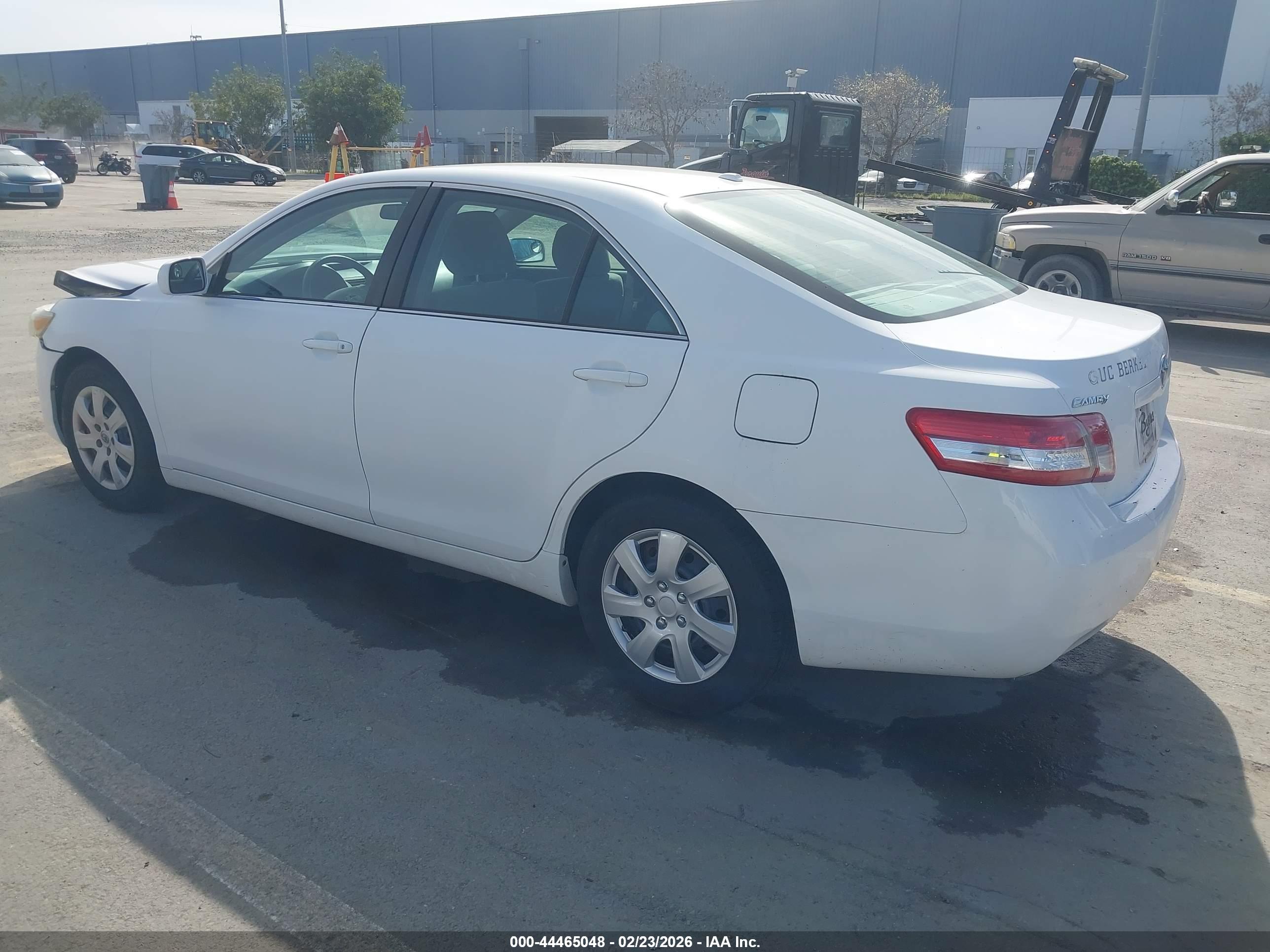 TOYOTA CAMRY image 3