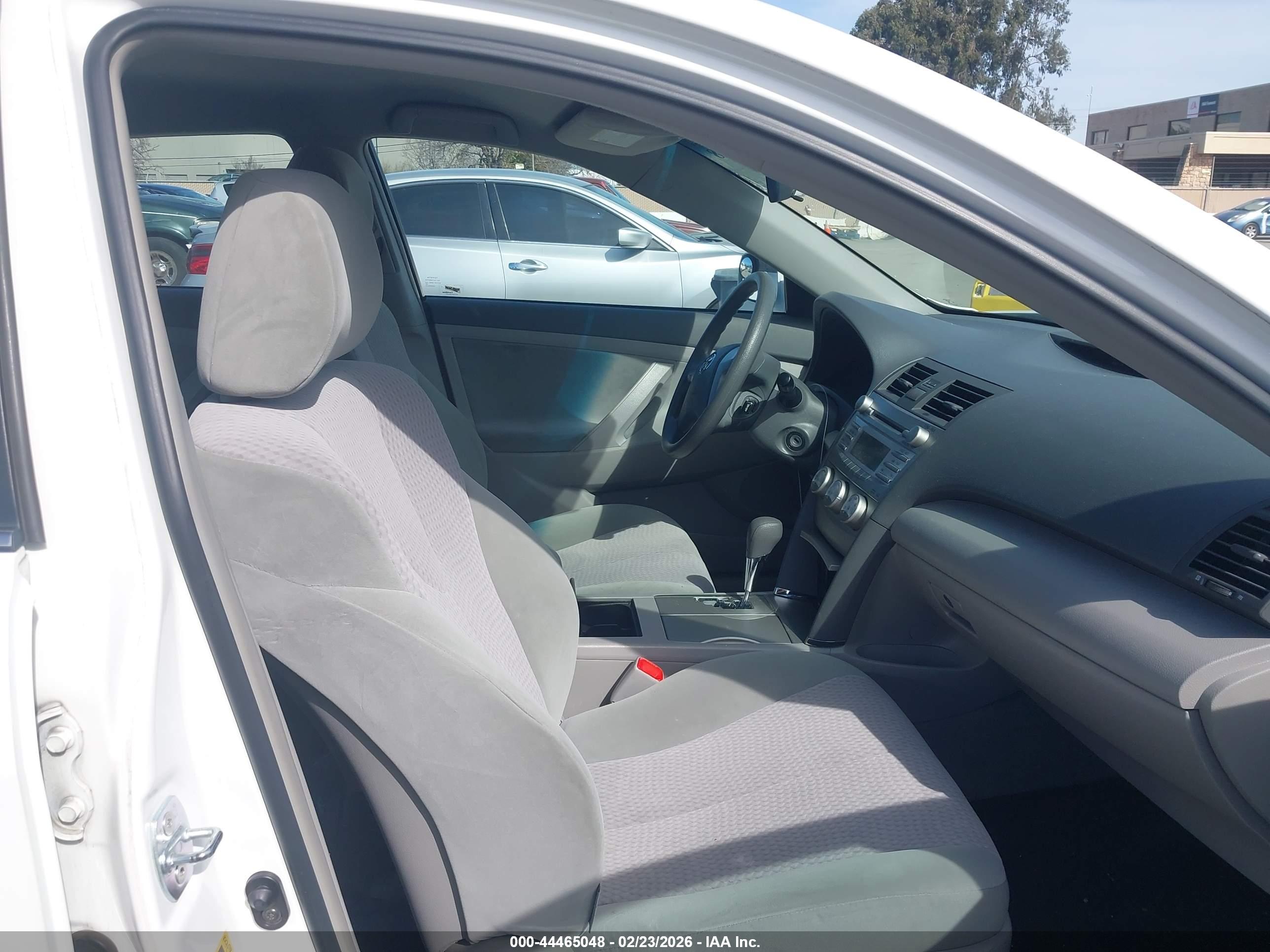 TOYOTA CAMRY image 5