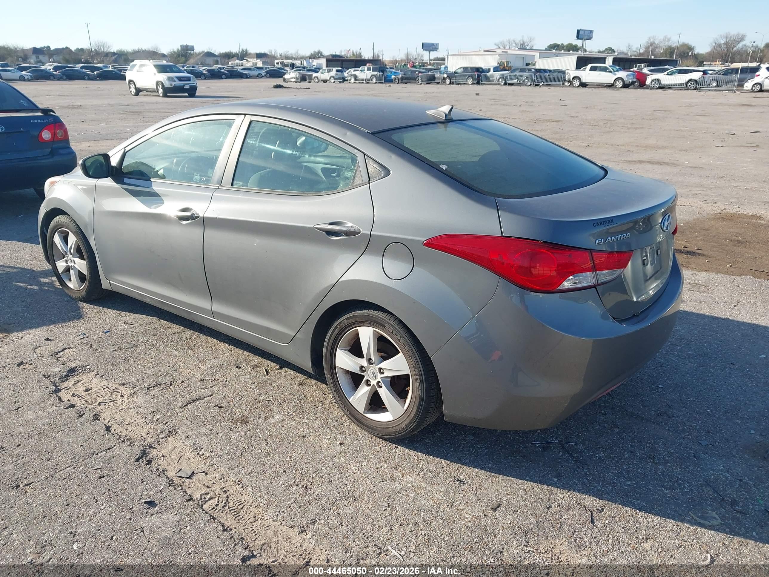 HYUNDAI ELANTRA image 3