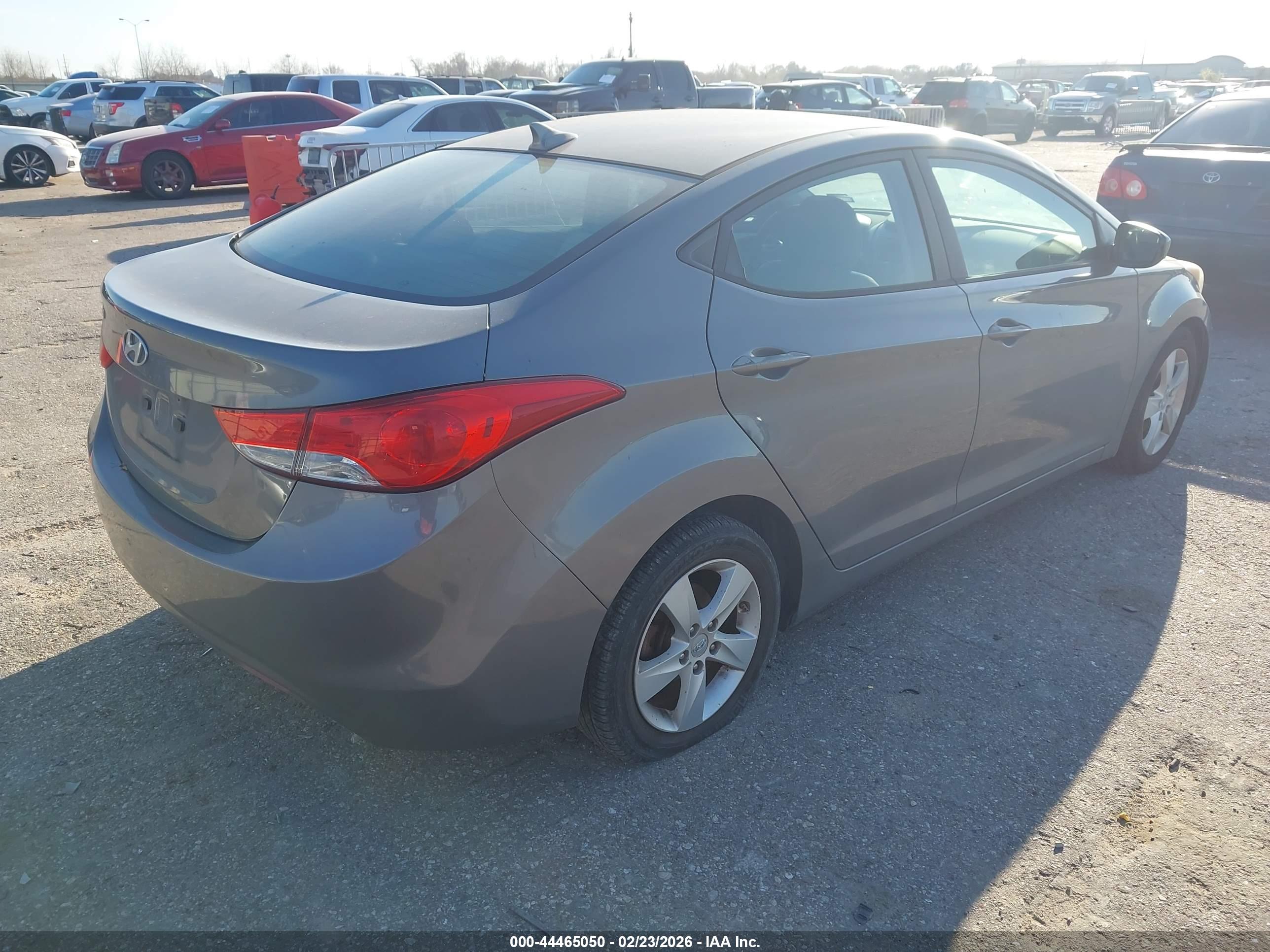 HYUNDAI ELANTRA image 4