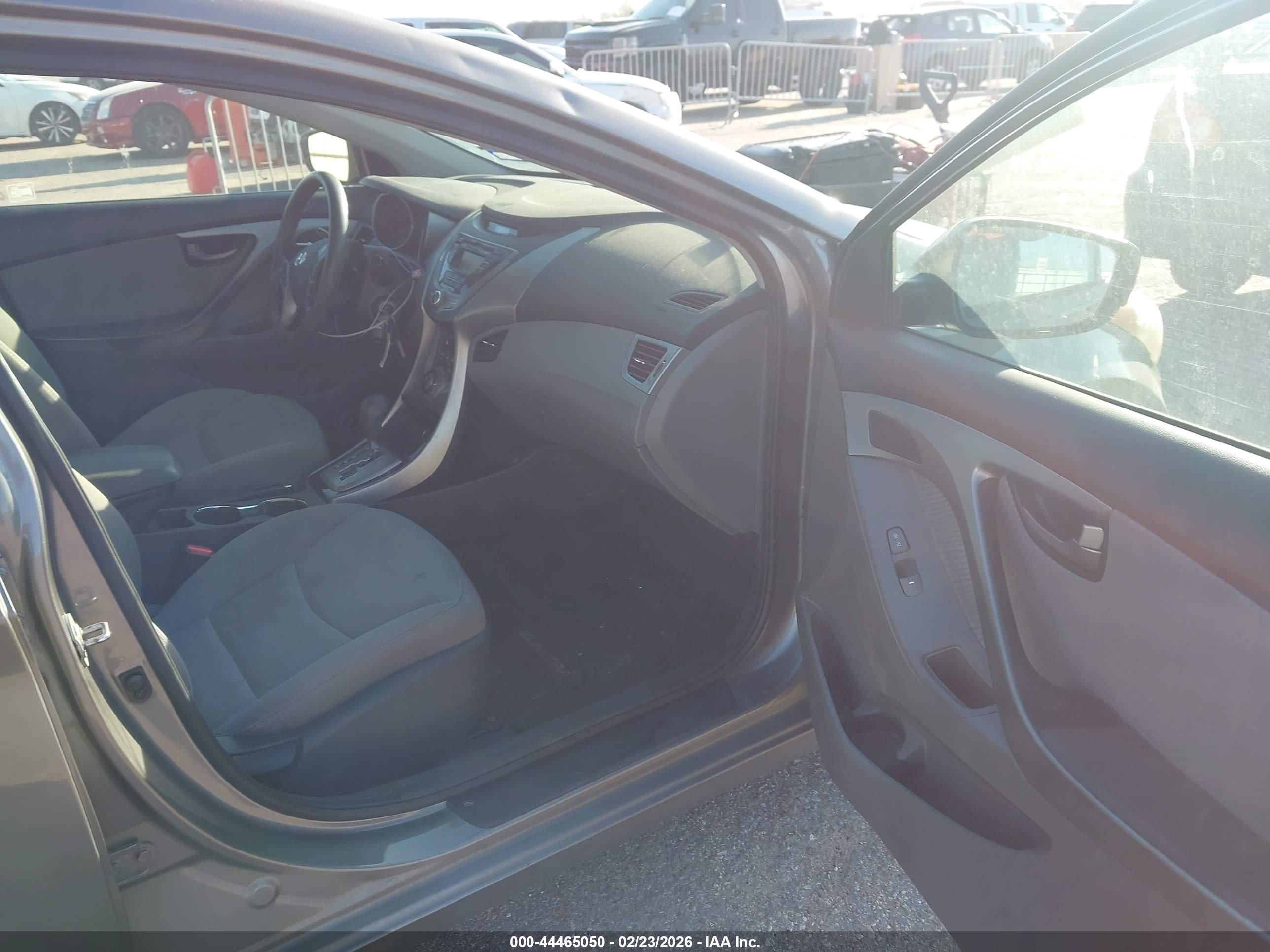 HYUNDAI ELANTRA image 5
