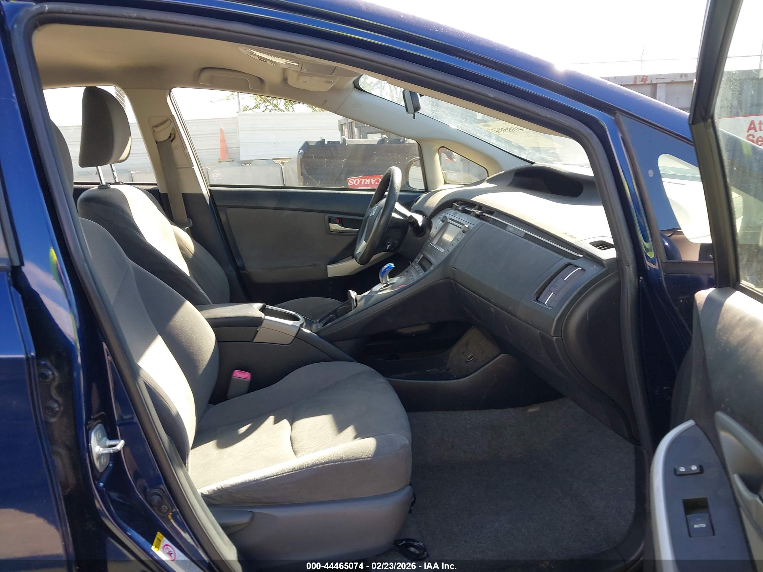 TOYOTA PRIUS image 5