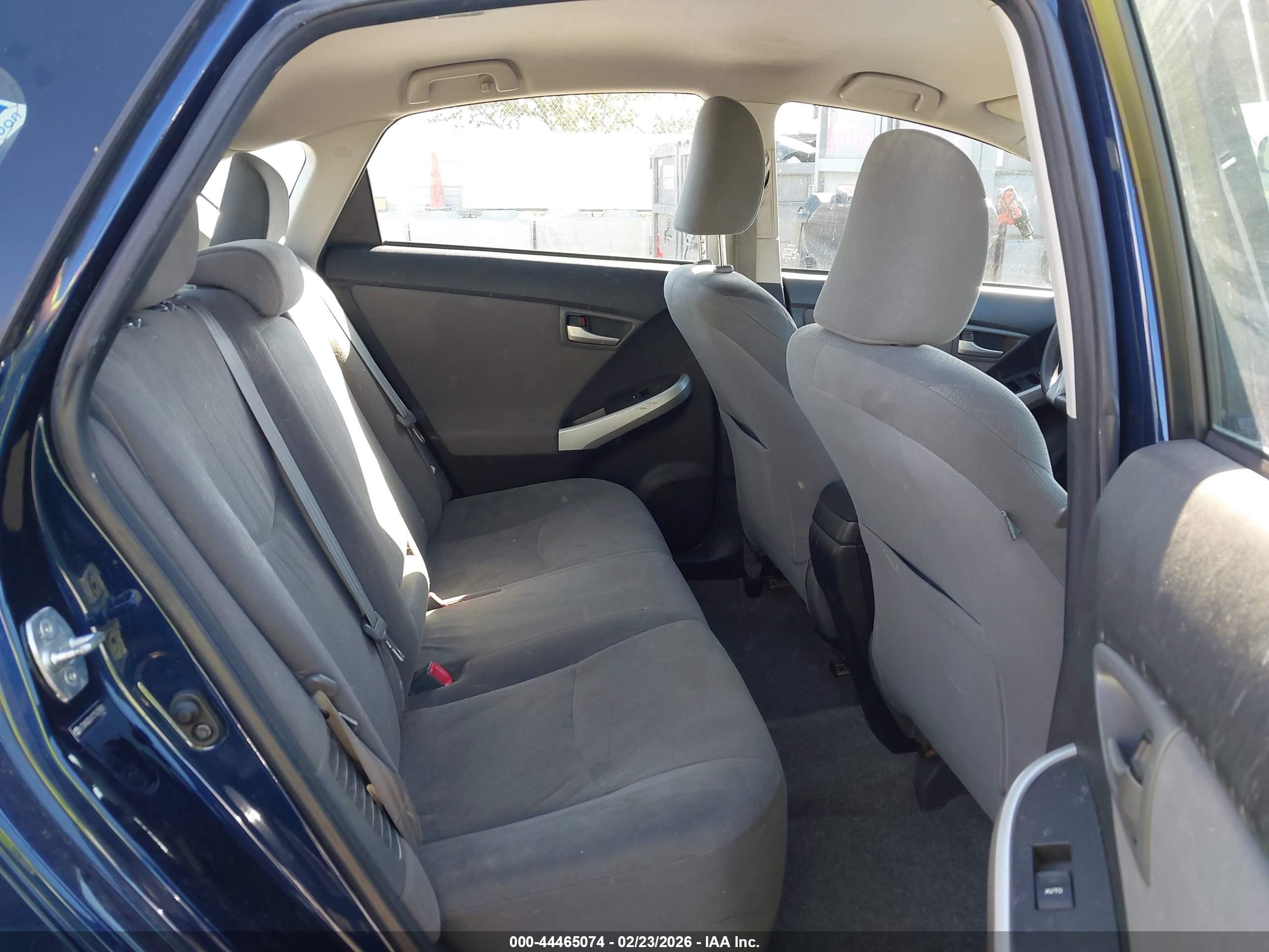 TOYOTA PRIUS image 8