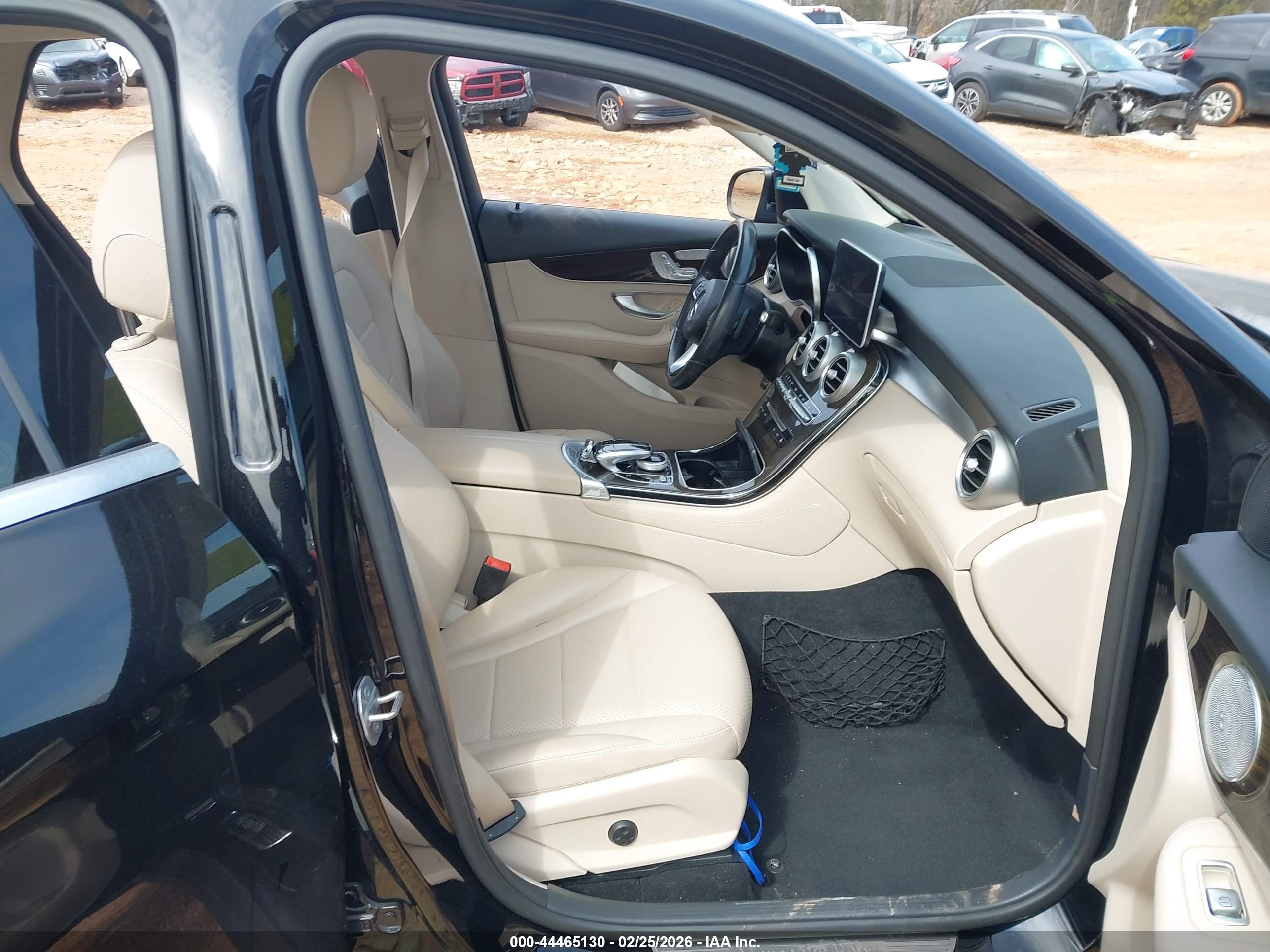 MERCEDES-BENZ GLC image 5