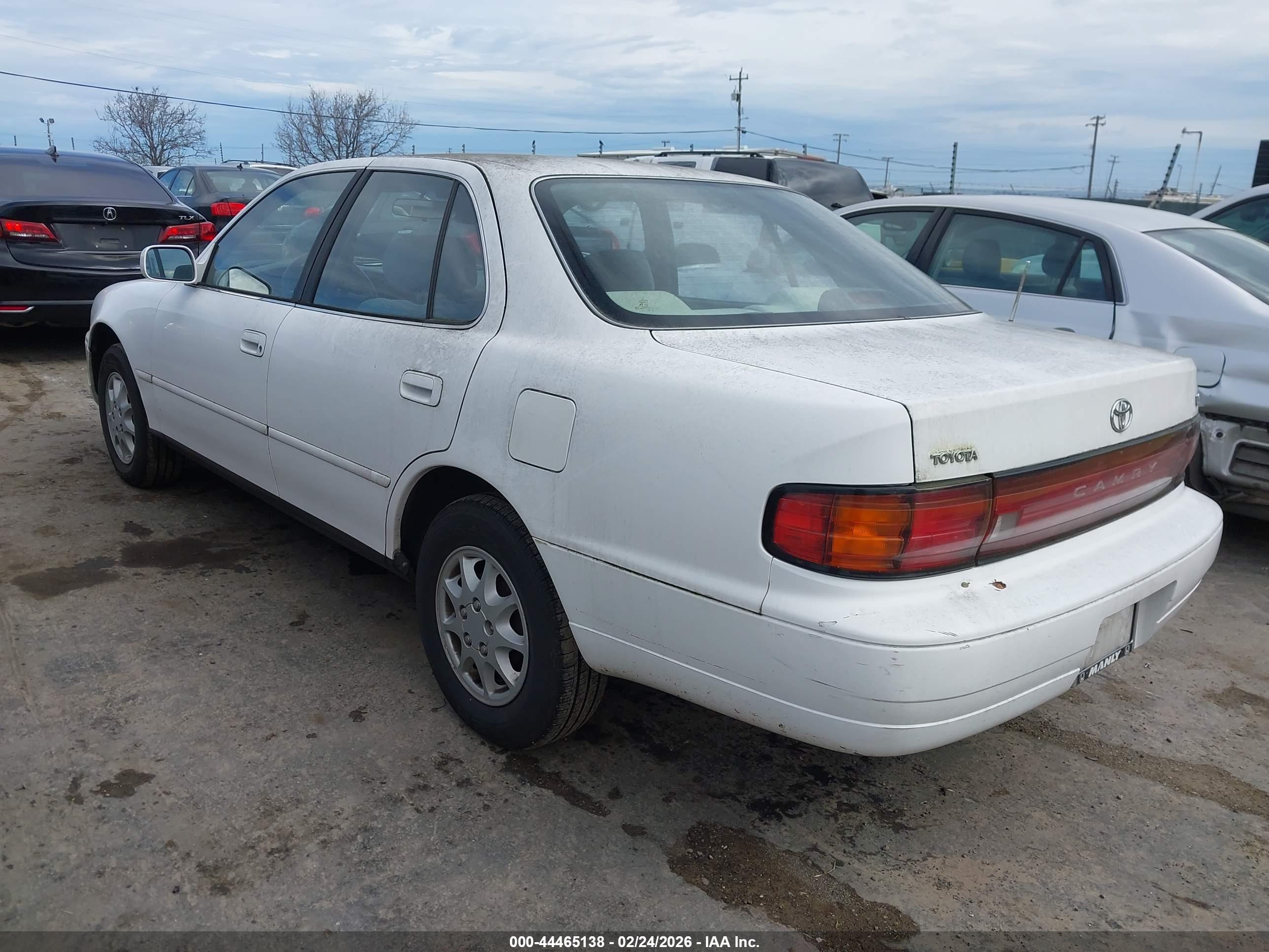 TOYOTA CAMRY image 3