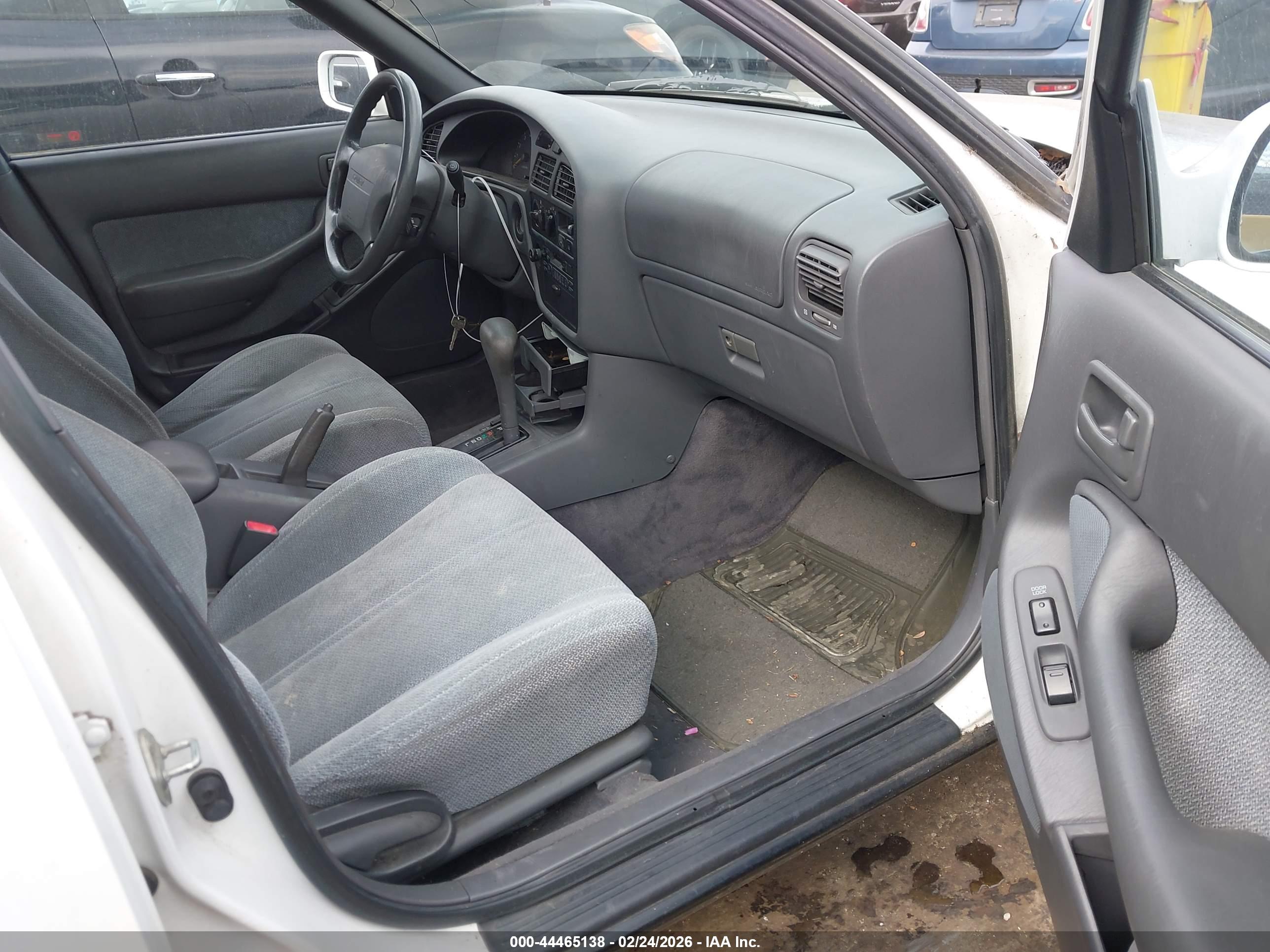 TOYOTA CAMRY image 5