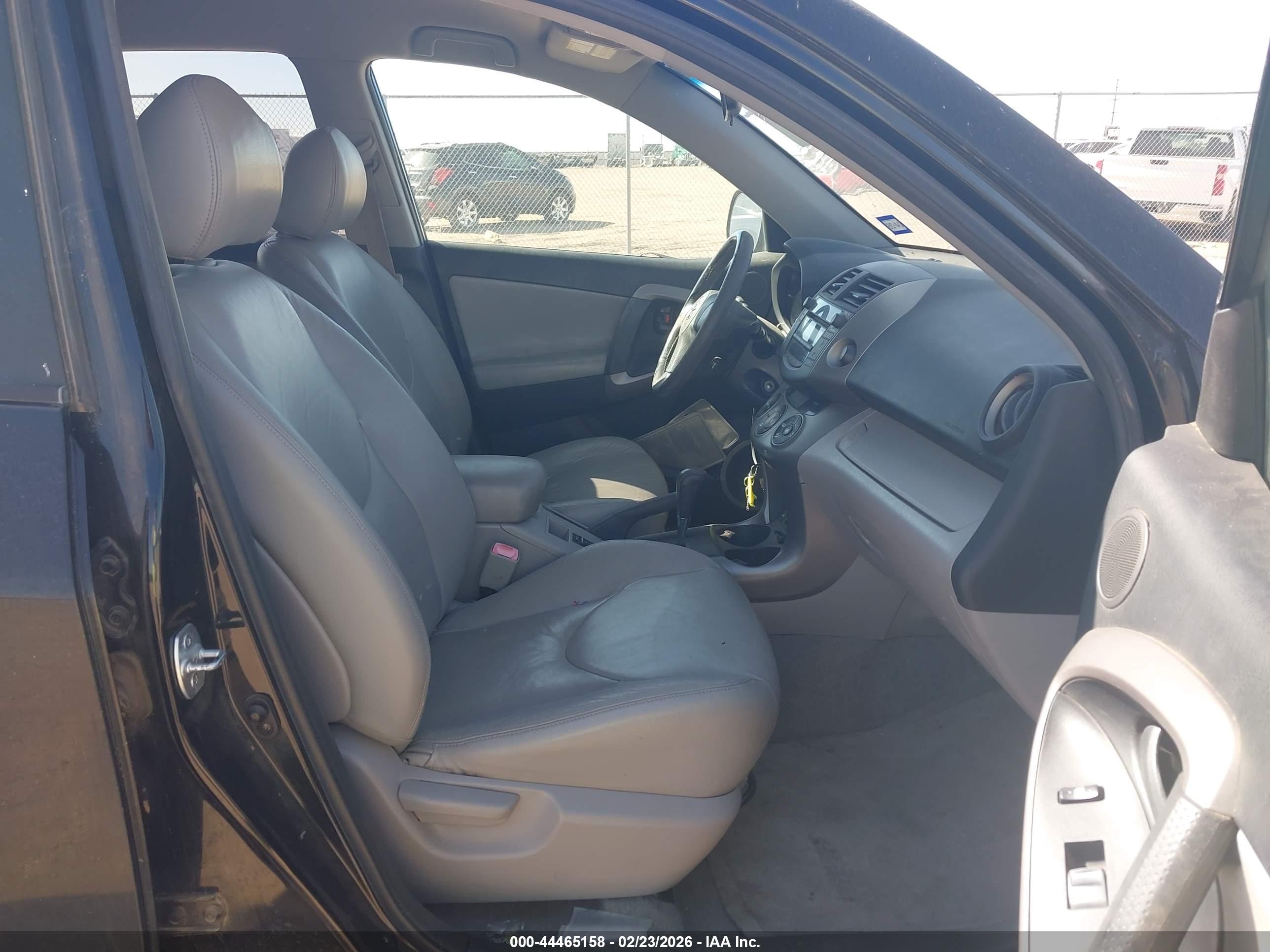 TOYOTA RAV4 image 5