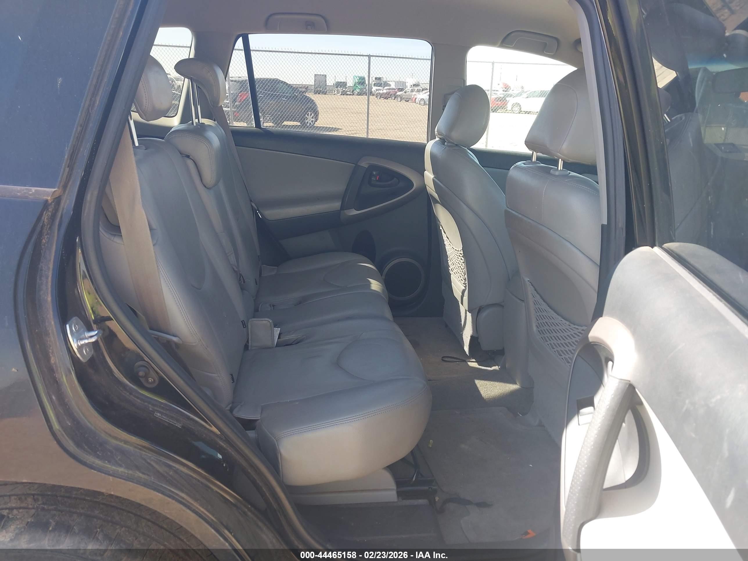 TOYOTA RAV4 image 8