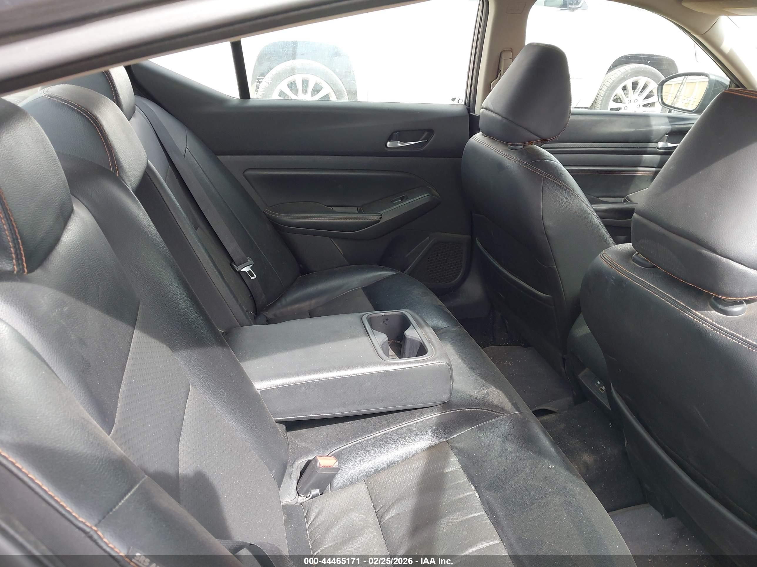 NISSAN ALTIMA image 8