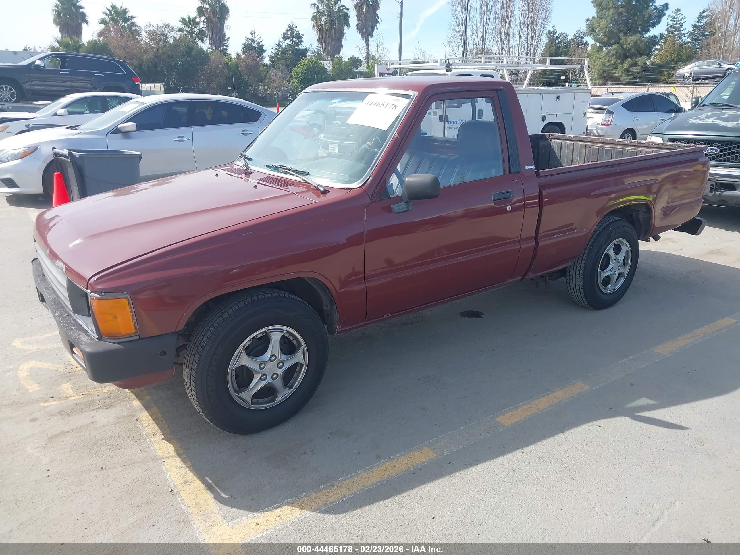 TOYOTA PICKUP image 2