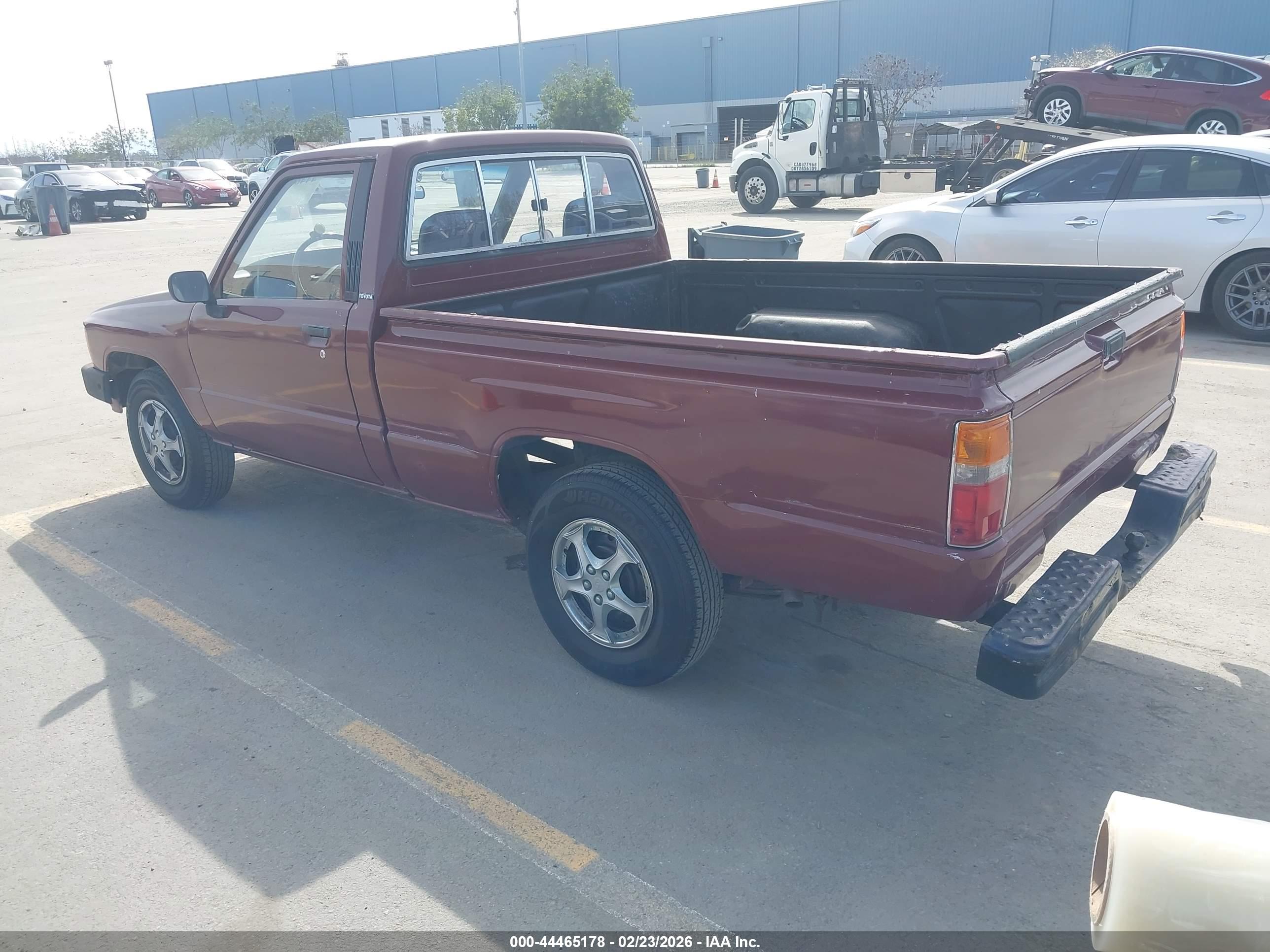 TOYOTA PICKUP image 3