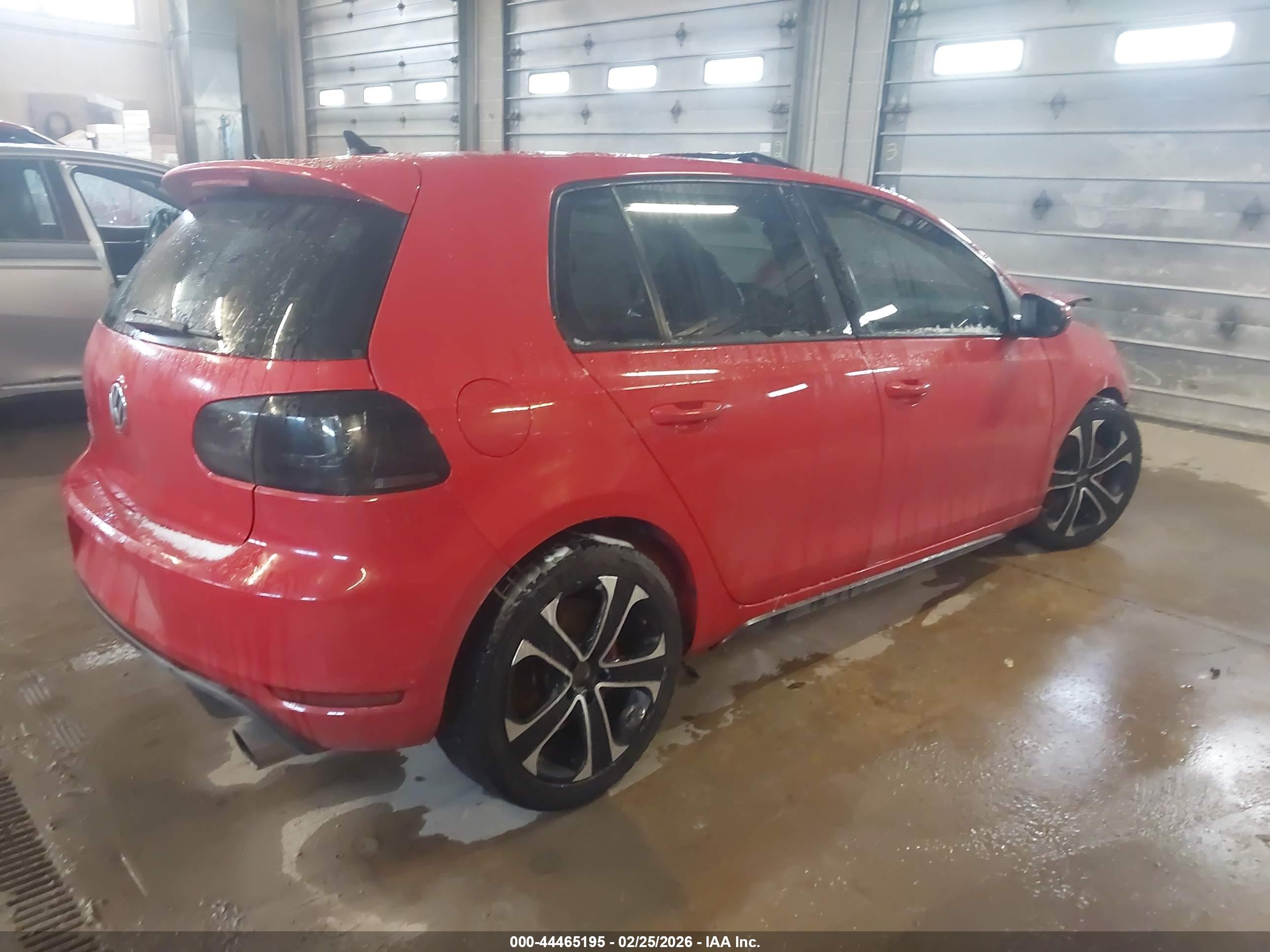VOLKSWAGEN GTI image 4